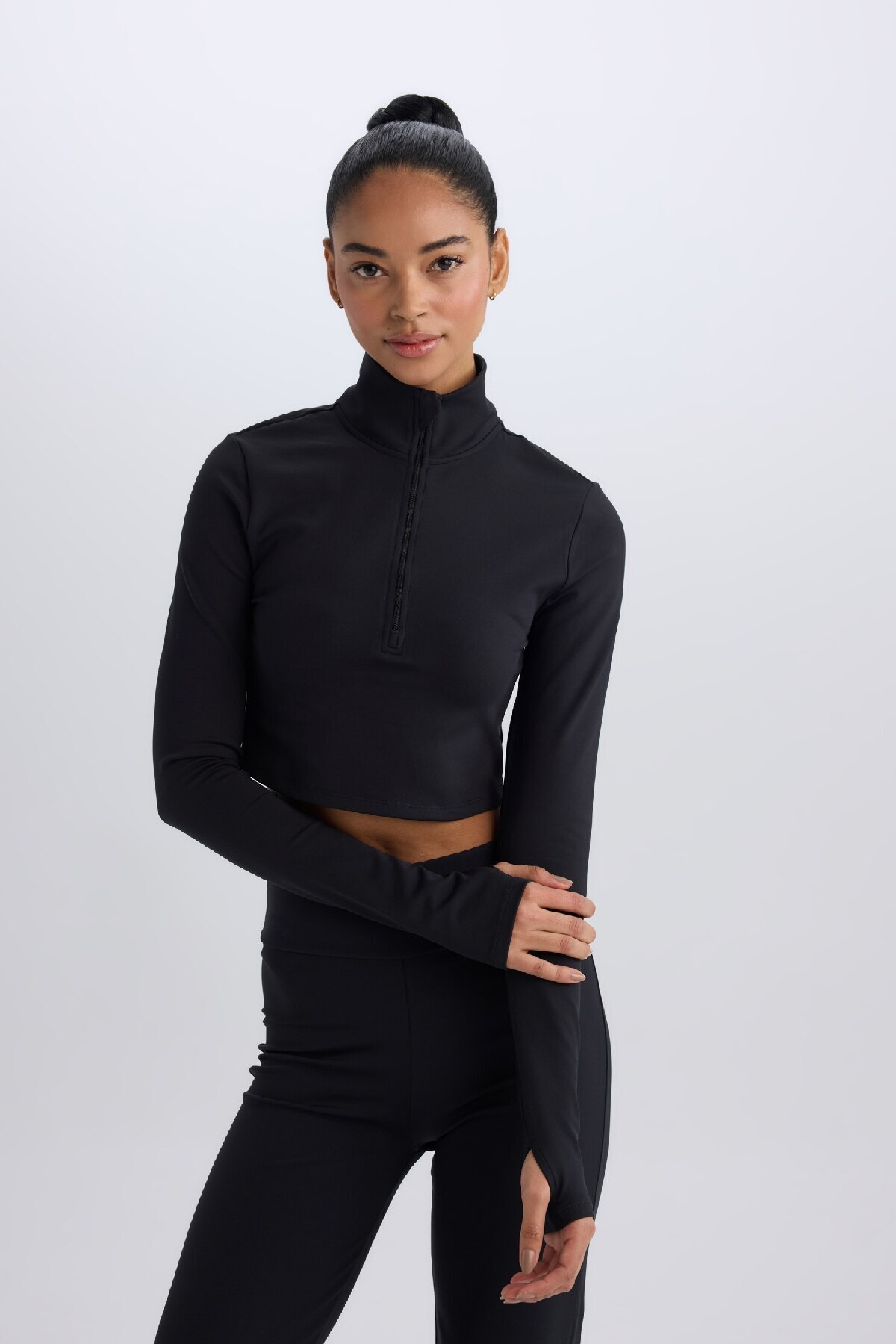 DeFacto Slim Fit Dar Kesim Fermuarlı Dik Yaka Sporcu Uzun Kollu Tişört W0343AZ25AU görsel 4