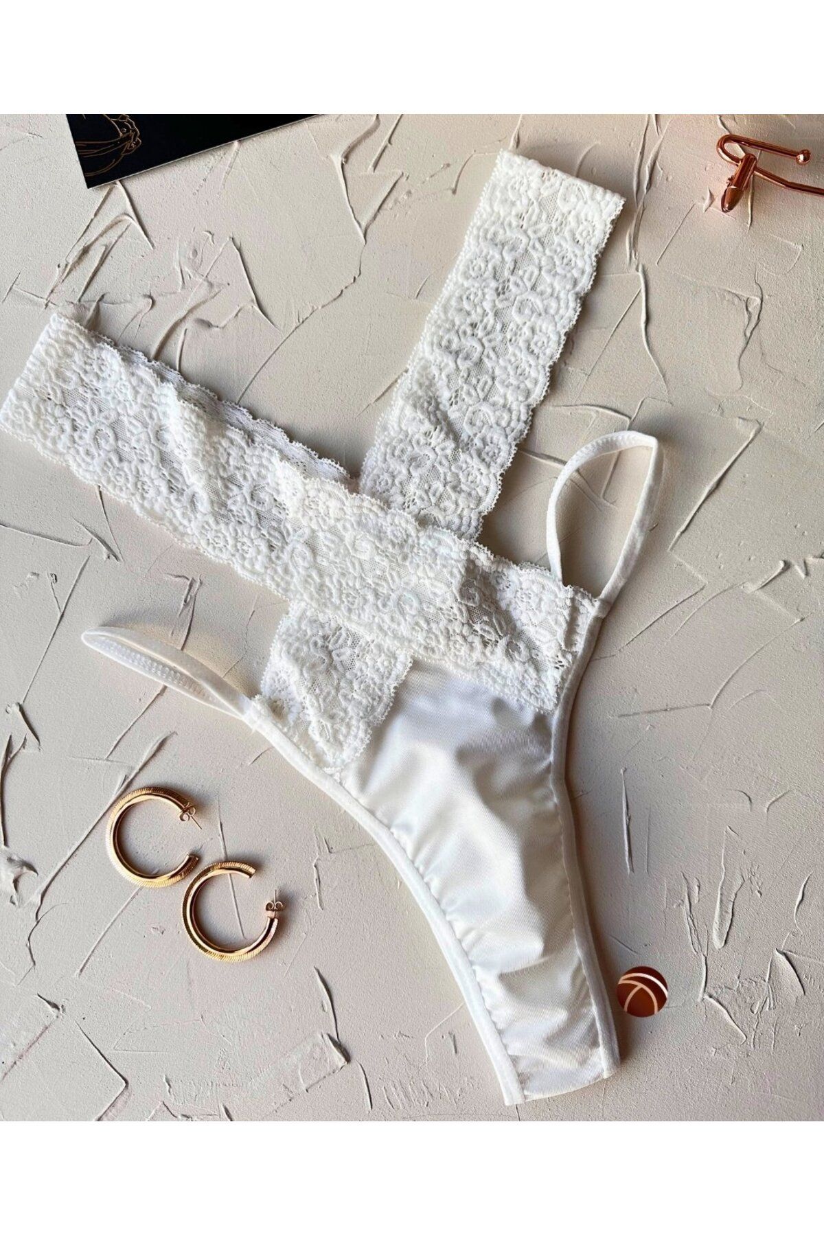 İntive Lingerie-Tanga albă cu talie înaltă din dantelă și panglică roz cu detaliu decupat pe laterale 5
