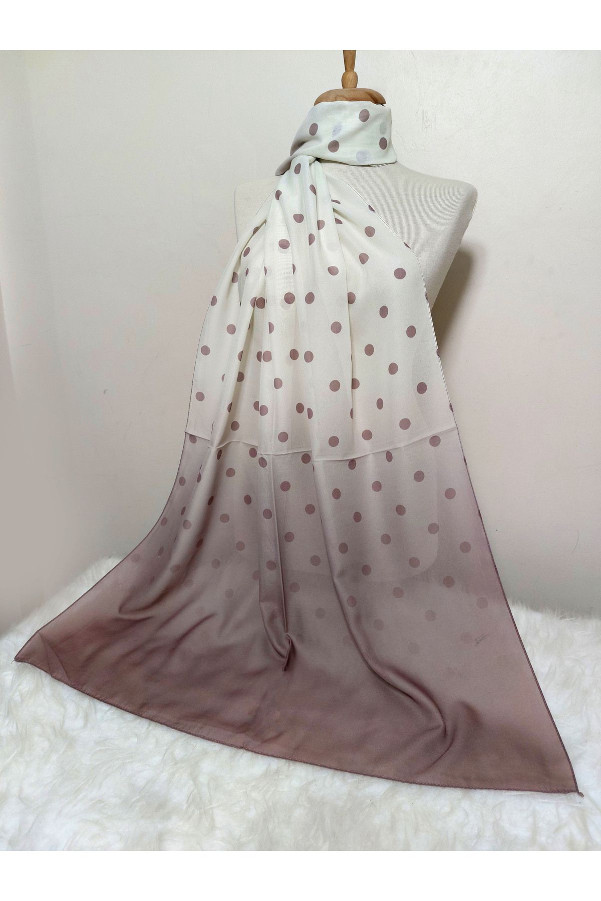 REMOMODA-Patterned Chiffon Shawl with Points, Gradient Model 2