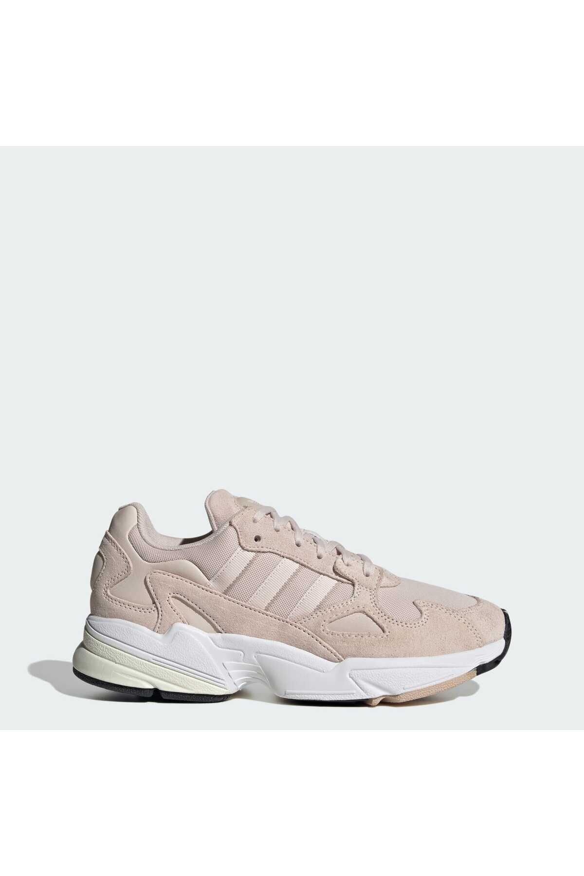 کفش شاهین adidas