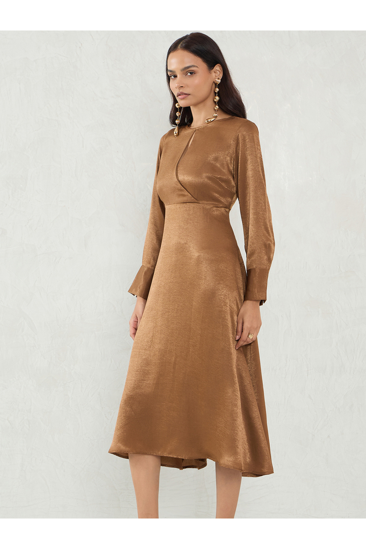 Femmella By Styli-Solid Keyhole Neck Satin A-Line Midi Dress 3