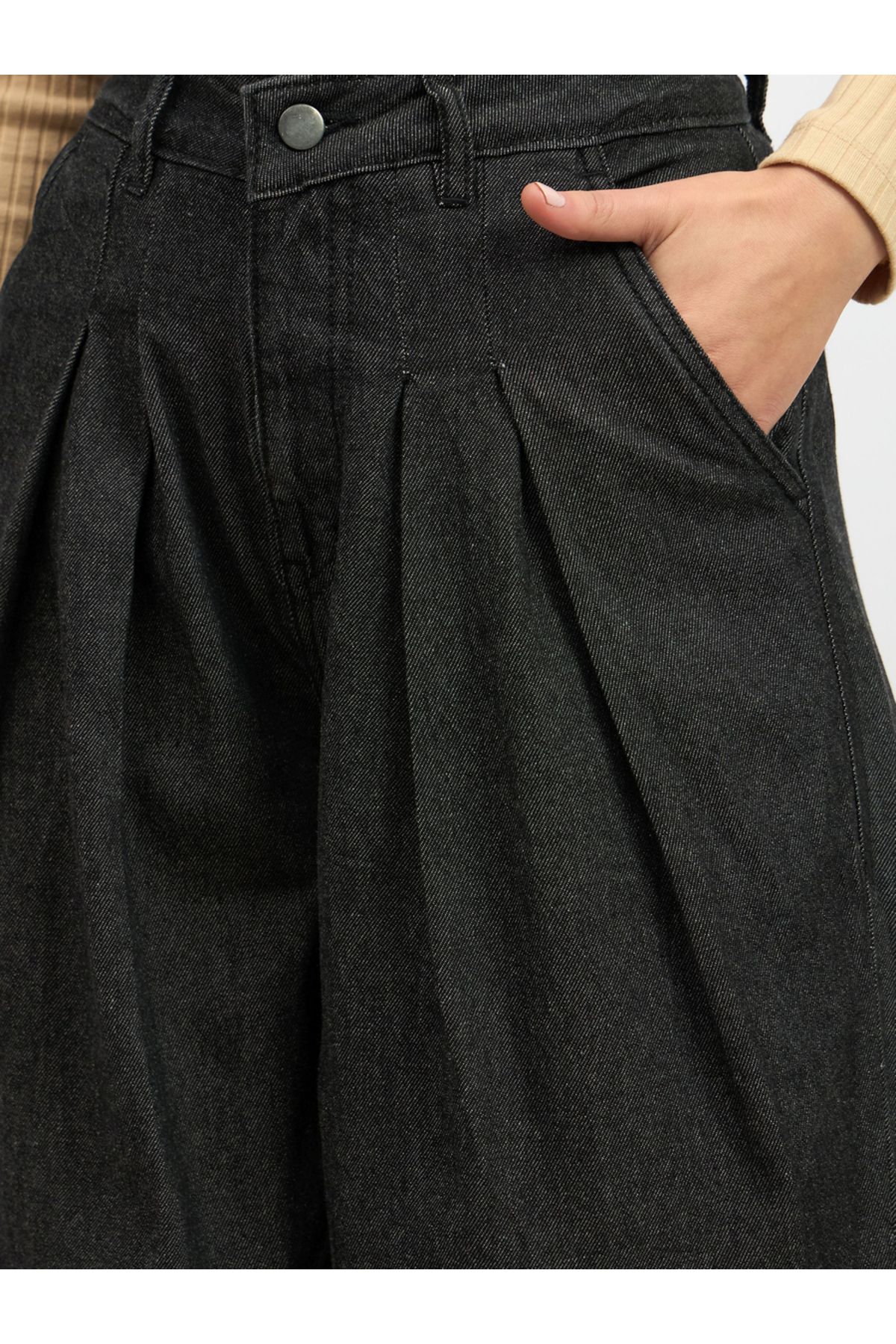 Styli-Mid Rise Wide Leg Pleated Jeans 2