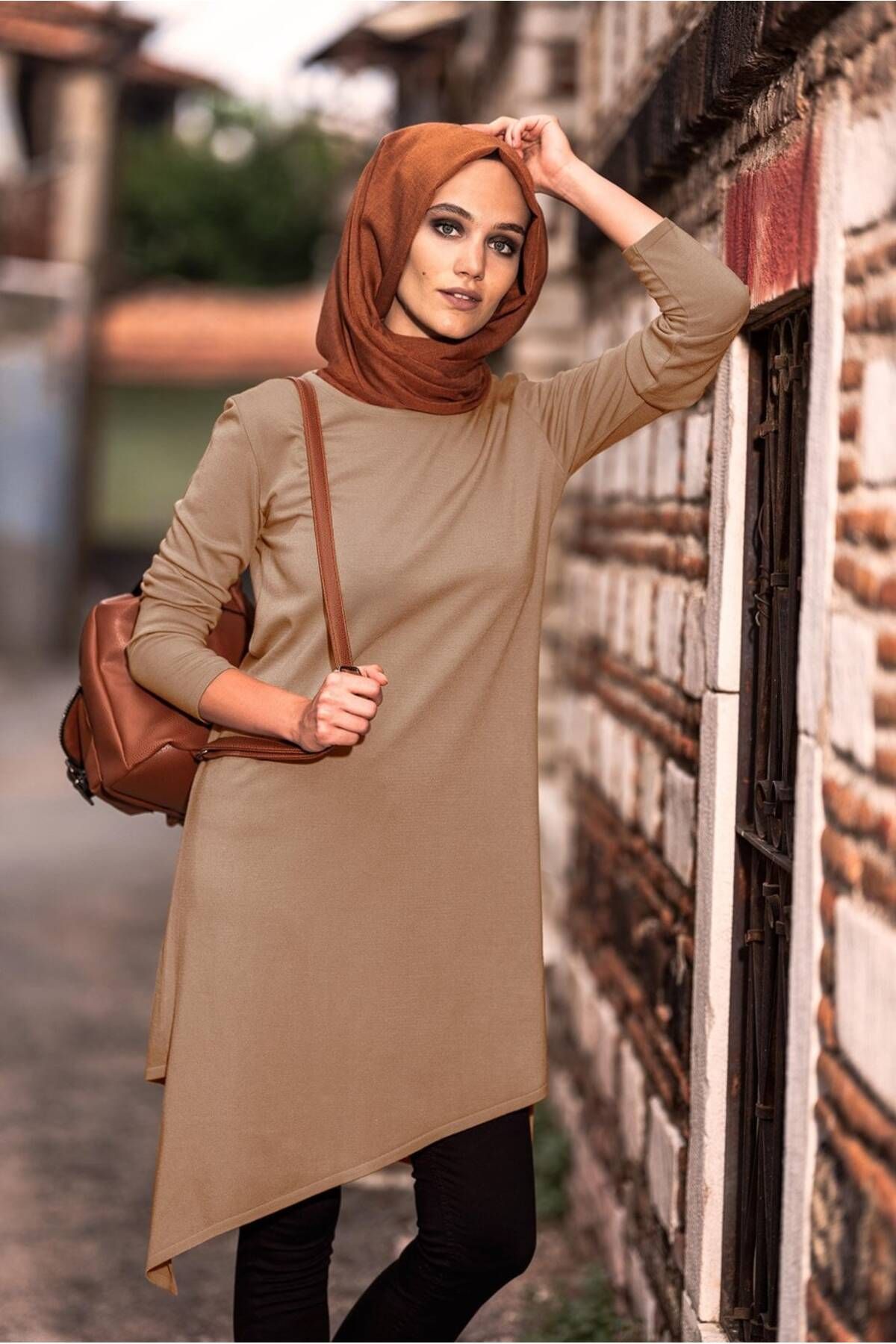 تونیک بافتنی برش نامتقارن 4526 Alvina