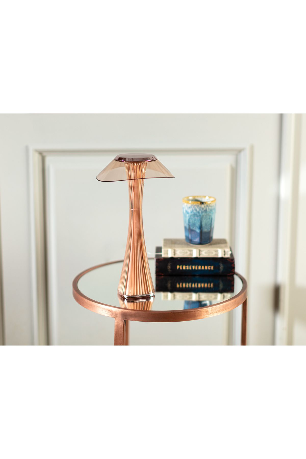 Madame Coco-Valognes Lampe 1