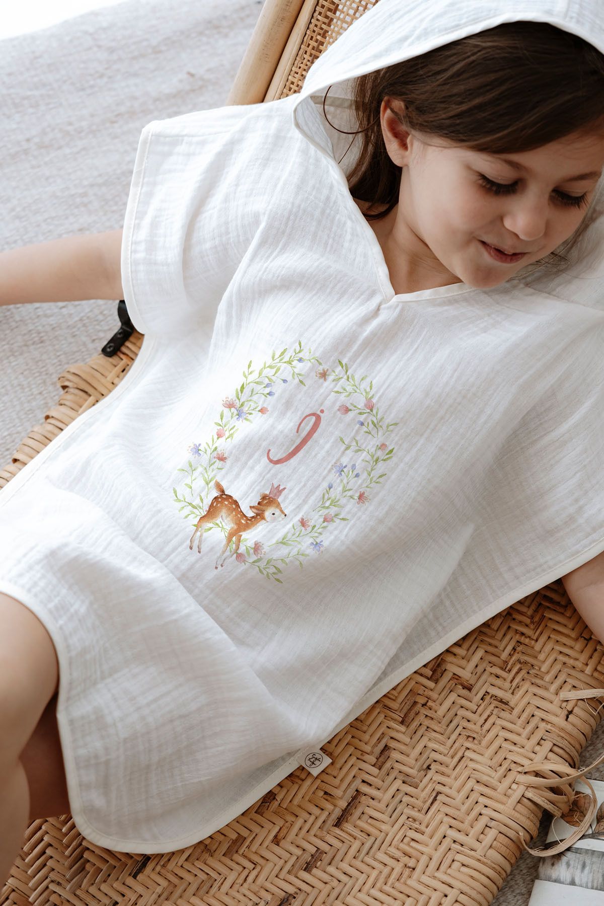 Tuğba Kuğu-Letter I Little Deer Letter Series 4 Layer Mussumel Poncho 2