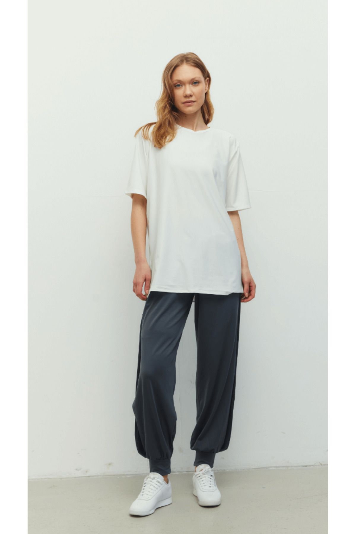 Mfludam Beyaz Ludam Oversize T-shirt ve Gri Yoga Pantolon