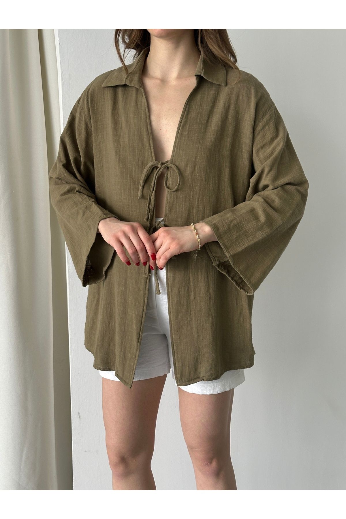 Laluvia-Olivgrüne Kimonobluse aus 100 % Leinen mit Spitzendetail – 5218 4
