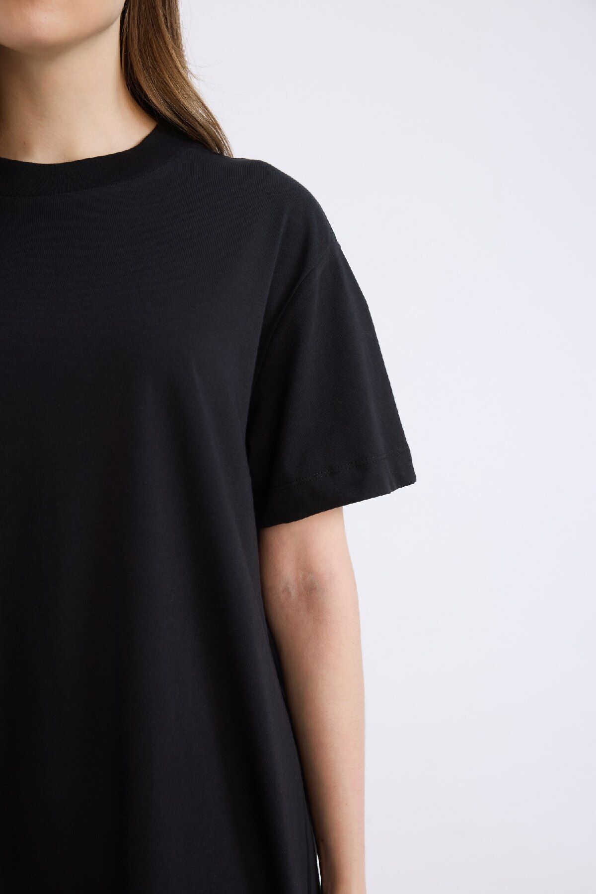 DeFacto-Normale Passform, Rundhalsausschnitt, einfache, einfarbige Kurzarm-T-Shirt-Tunika A8351AX25SP 5