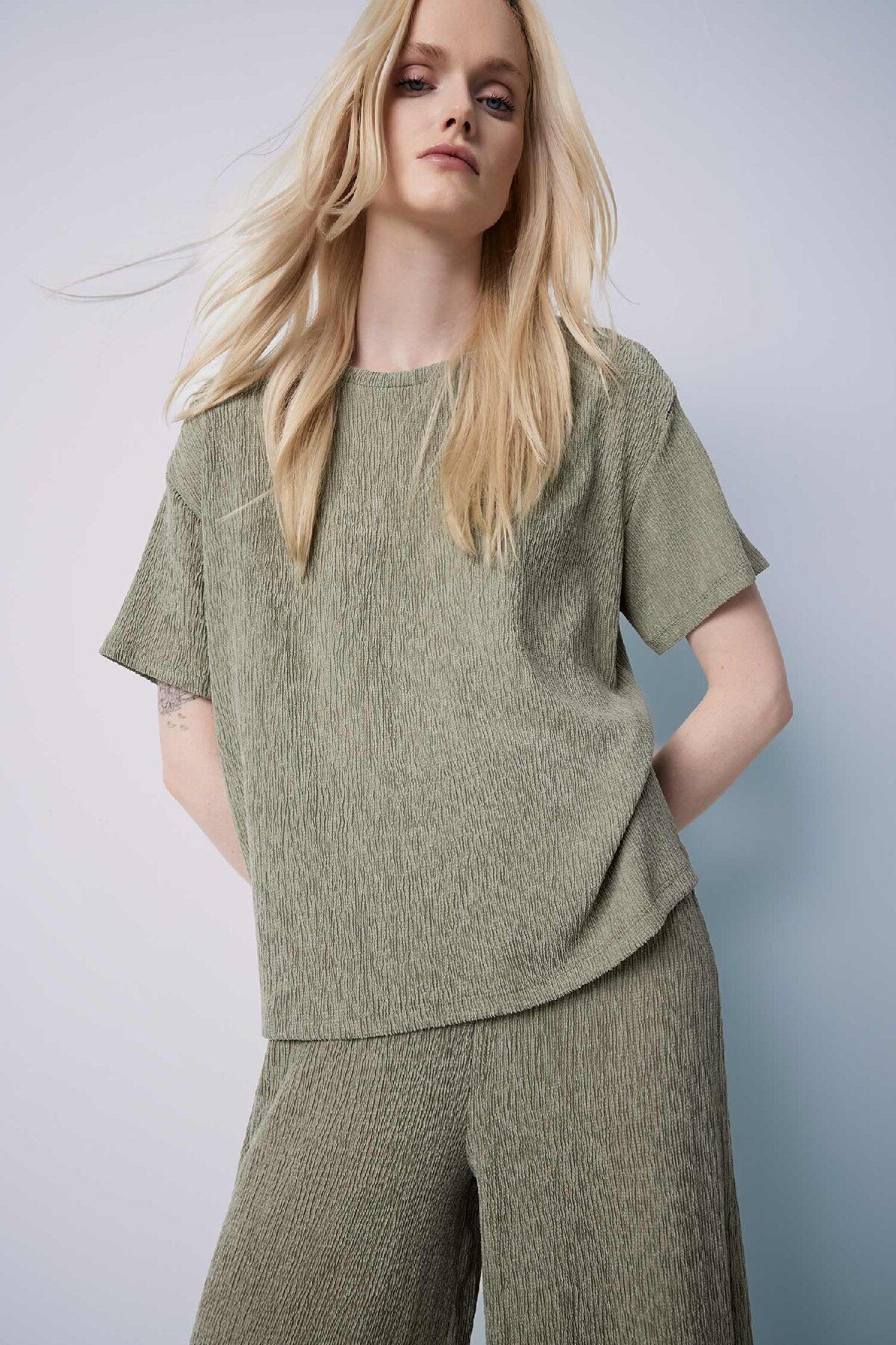 DeFacto Relax Fit Kurzarm-t-shirt Mit Rundhalsausschnitt Und Wickeloptik C3843ax25sp für Damen - M