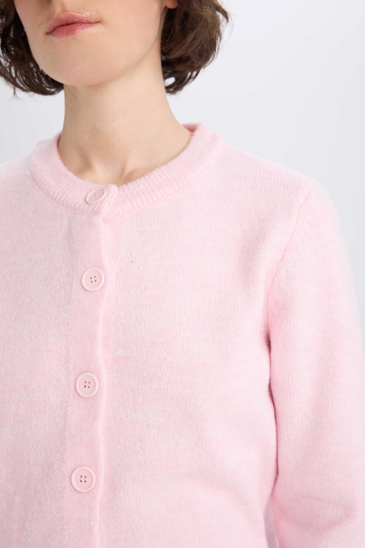 DeFacto-Soft-Touch-Strickjacke mit Rundhalsausschnitt – normale Passform, flache Knöpfe E3654ax25sp 5