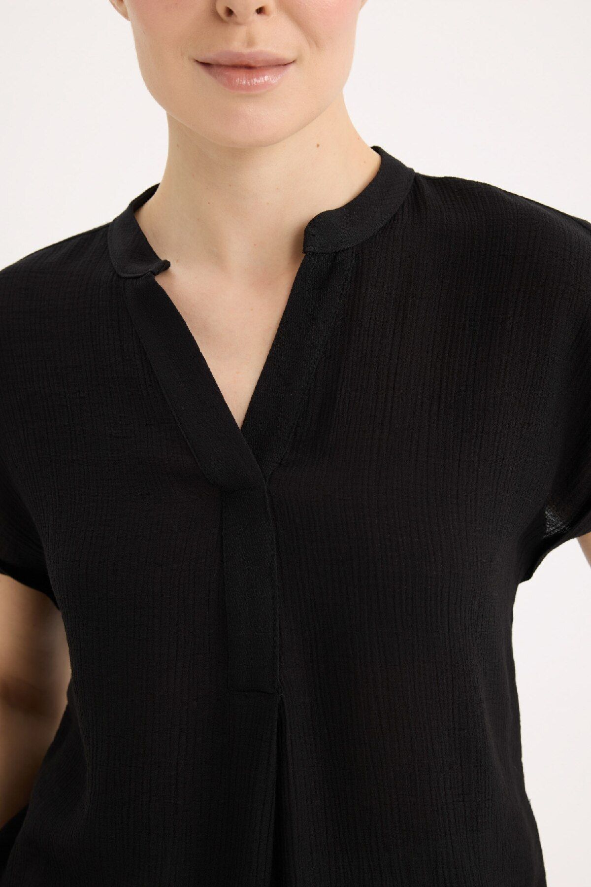 DeFacto-Regular Fit Claw Collar Basic Halenka s pevným krátkým rukávem E6288AX25SP 5