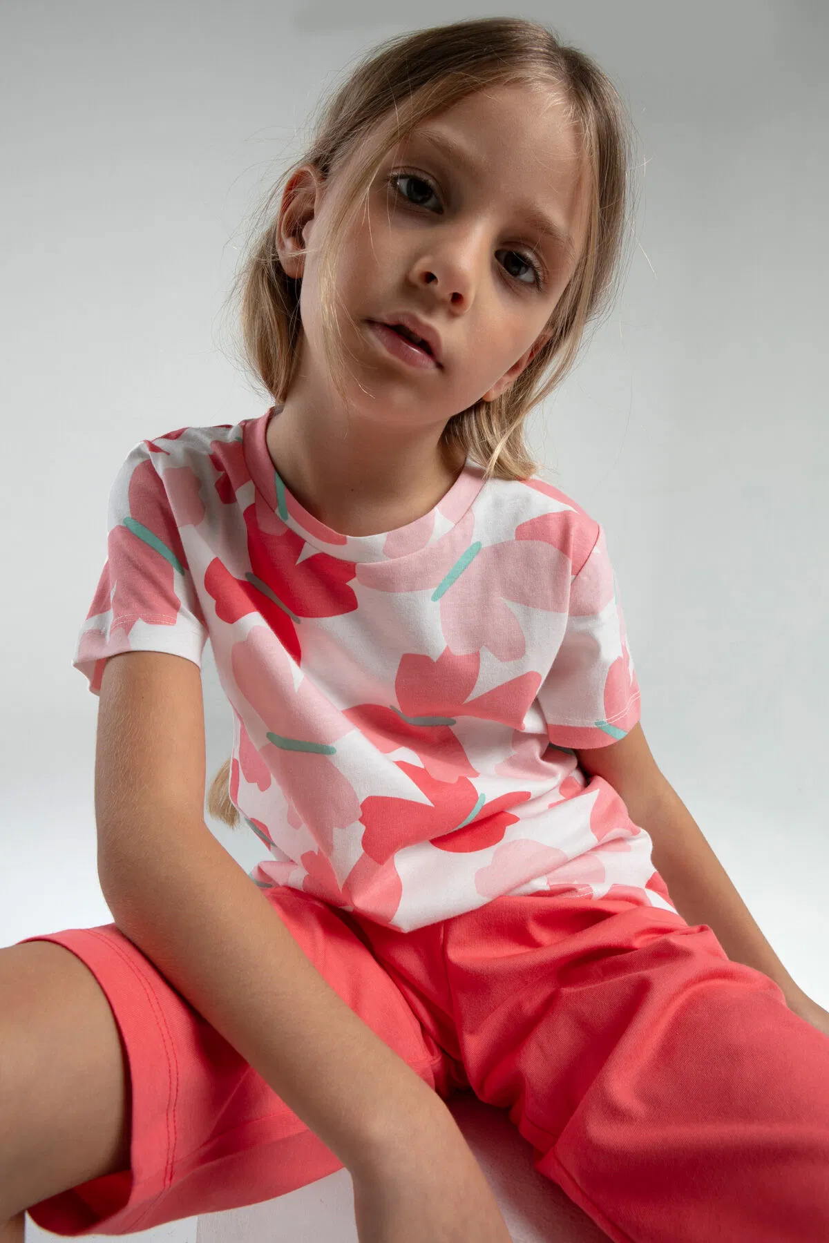 Rolypoly-Girl's Floral Patterned Short Sleeve Capri Pajama Set 3