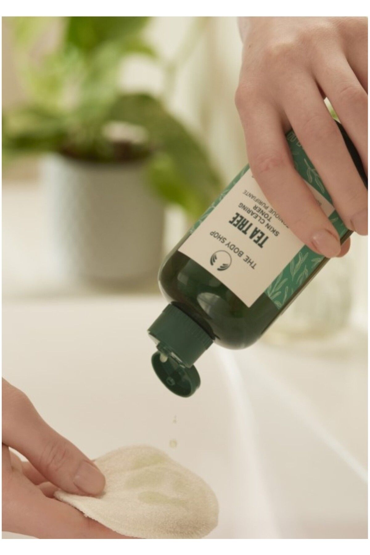 THE BODY SHOP Lotiune Tonica Pentru Curatat Tenu,l Tea Tree, 400 Ml - One Size