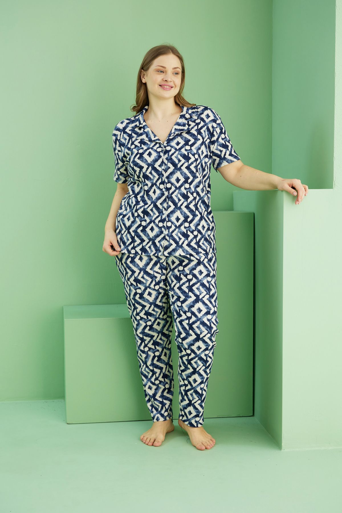 Siyah İnci-Navy Blue Patterned Bürümcük Krınkıl Fabric Curve Large Size Oversize Buttoned Pajama Set 25118721 2