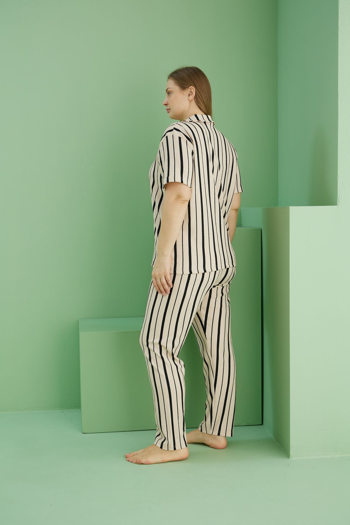 Siyah İnci-Black Stripe Patterned Bürümcük Krınkıl Fabric Curve Large Size Oversize Buttoned Pajama Set 25118719 3