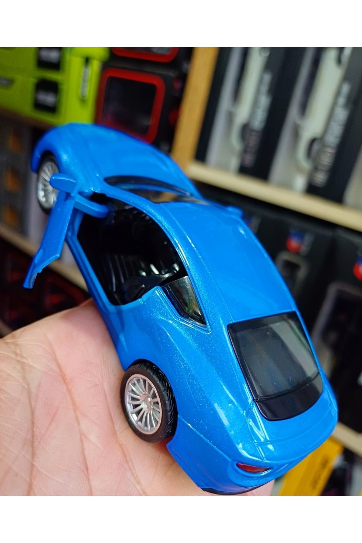 BENTLEY フィギュア付きピンバッチ付き OYUNCAKSAHİLİ Bentley Model Diecast Demir 1.36 Ölçek Koleksiyon
