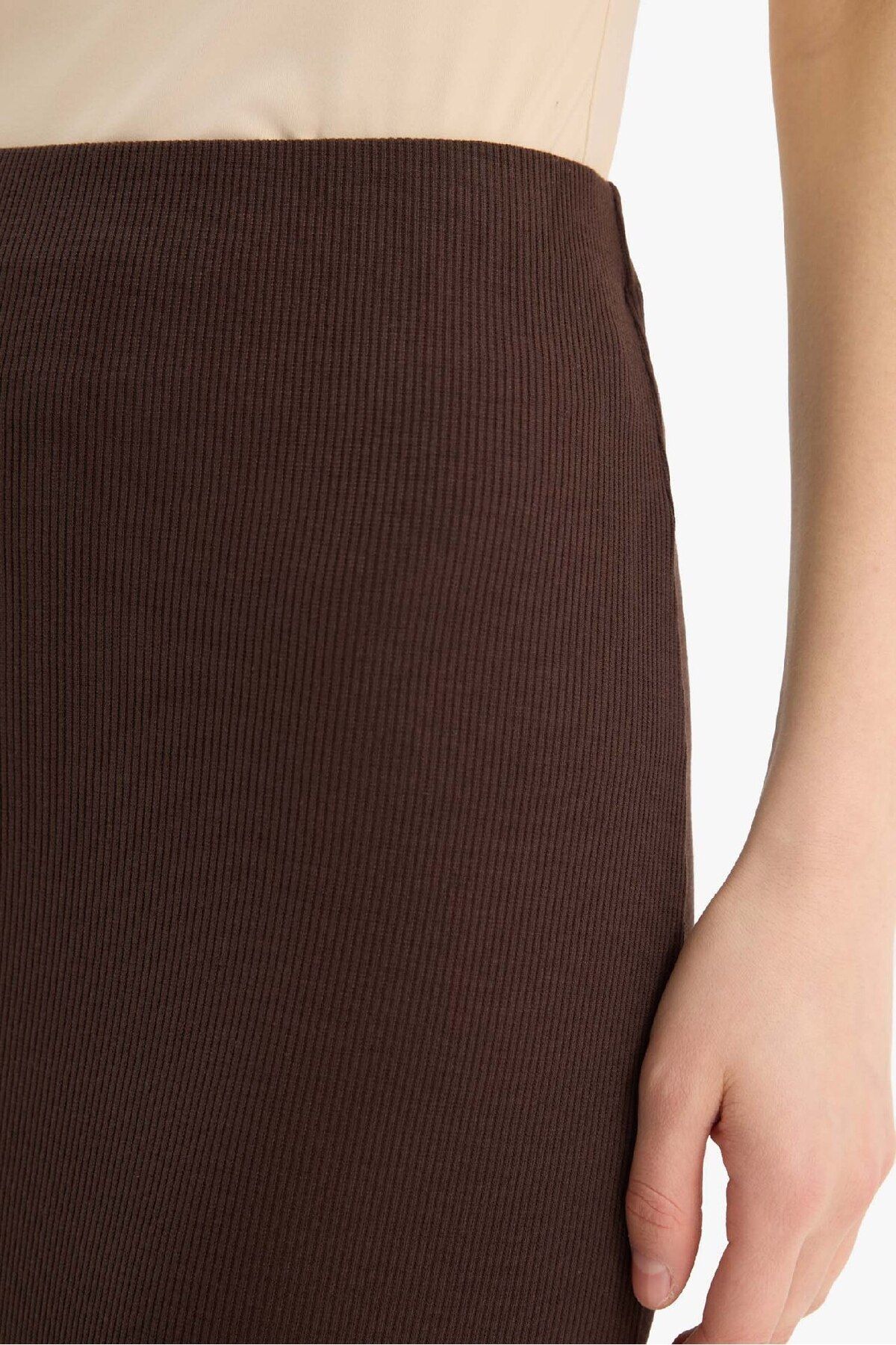 DeFacto-Cord-Unterhemd mit hoher Taille, einfacher, gerader Maxi-Kaffeerock C4497AX25SP 5