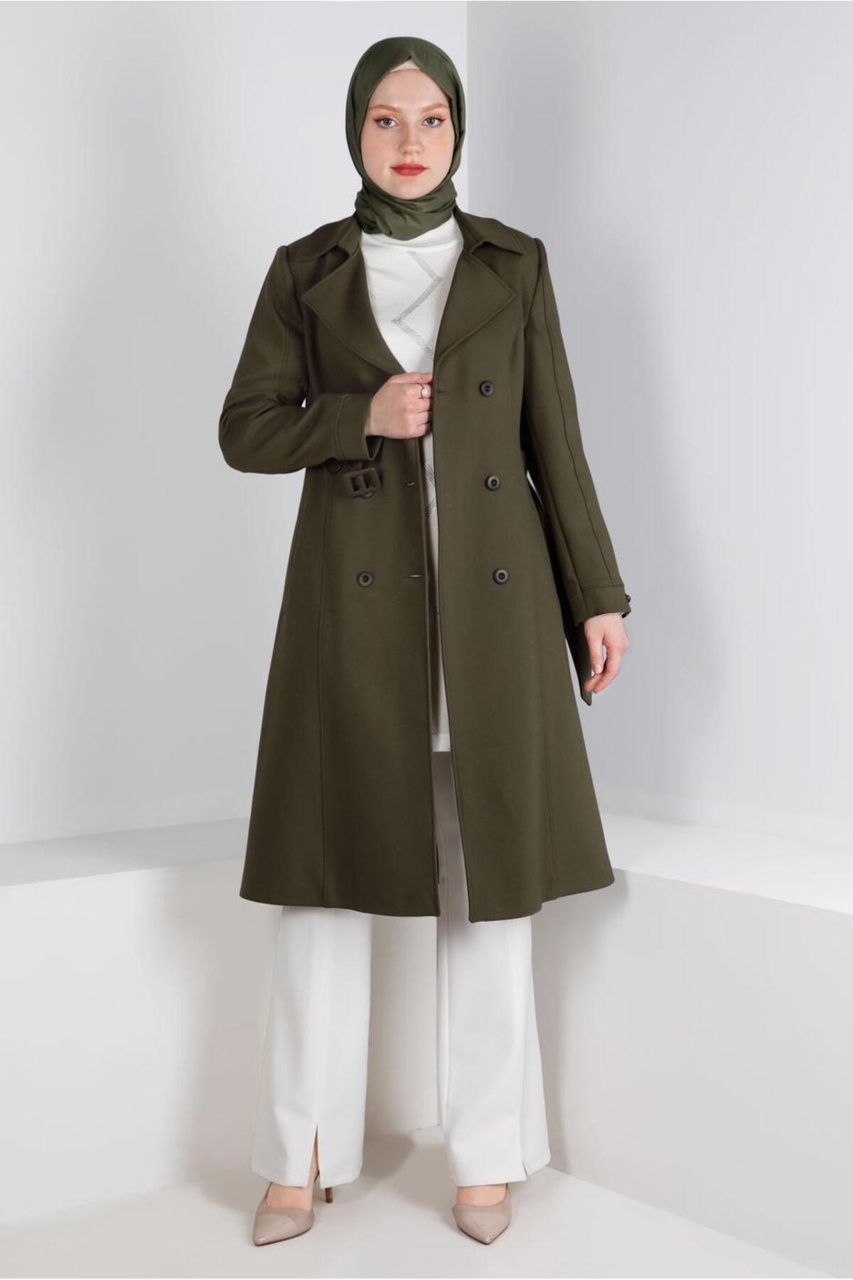 آلوینا کت با جزئیات کمربند و دکمه ۹۰۳۸۲ آلوینا کت با جزئیات کمربند و دکمه ۹۰۳۸۲