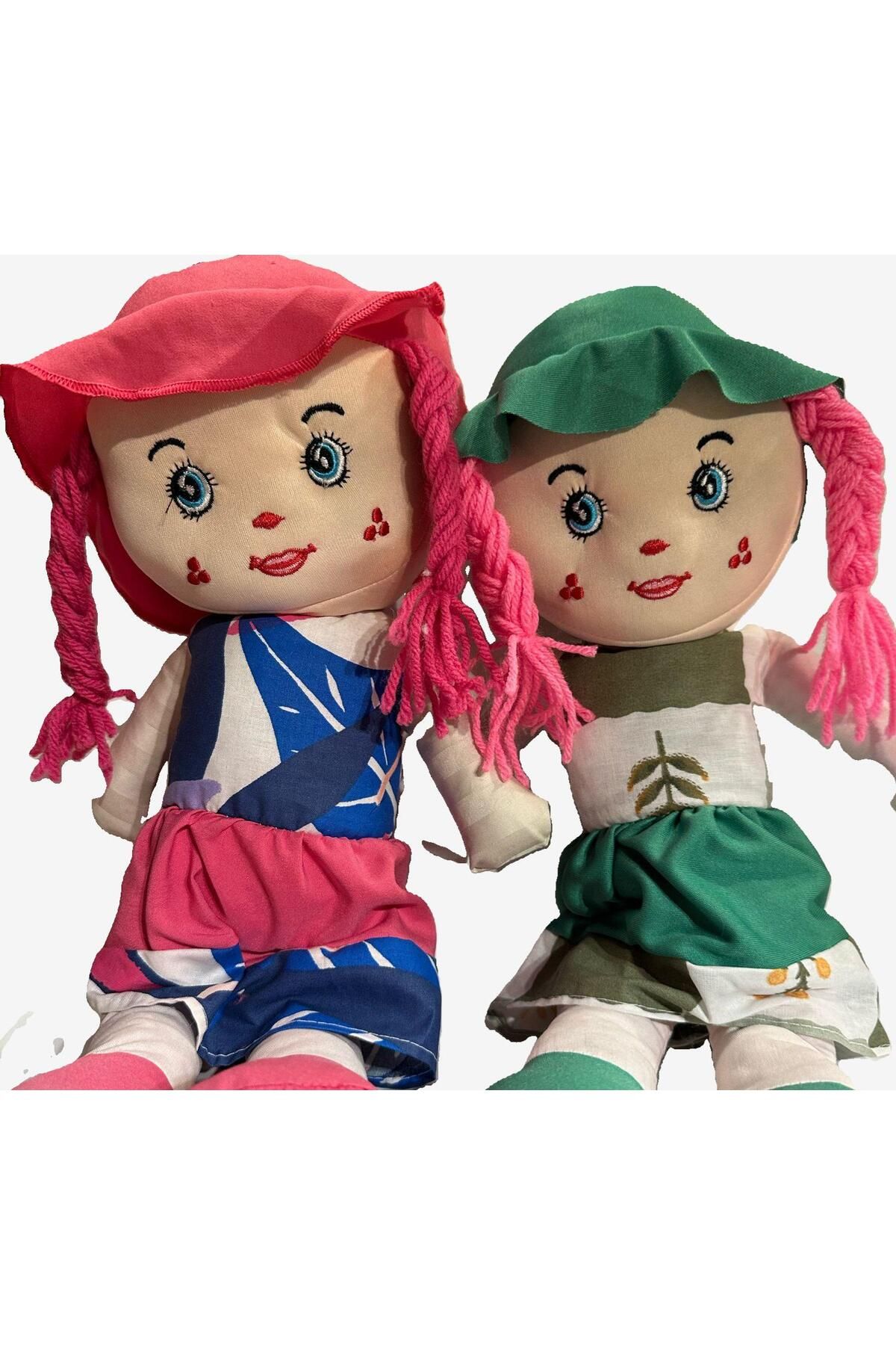 SUMTOYS Elbiseli Şapkalı Örgü Saçlı Renkli Bez Bebek Kız Oyuncak Uyku Arkadaşı 55 cm
