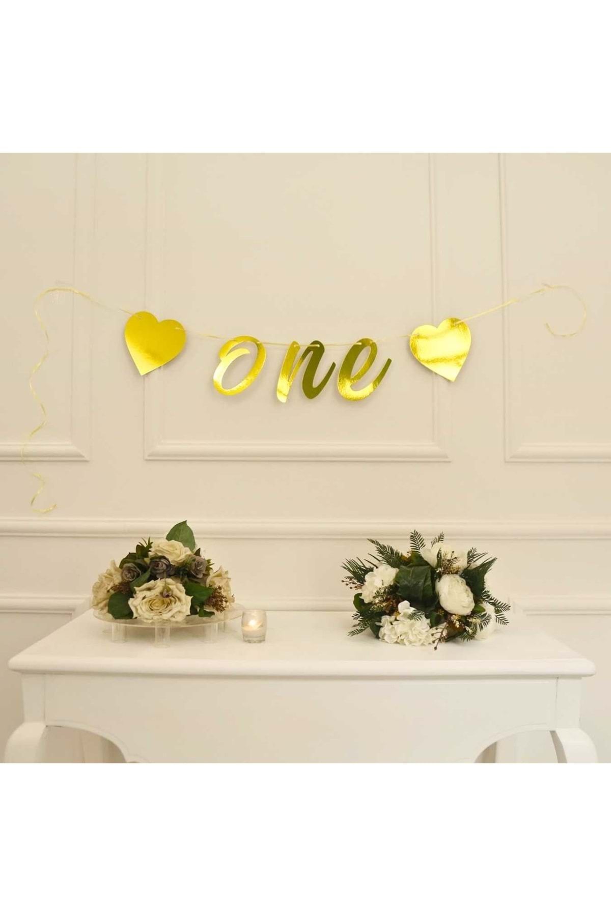 Organizasyon Pazarı ONE Yazılı Metalize Gold Renk Banner İpli Duvar Süsü 1 Yaş Parti Süsü