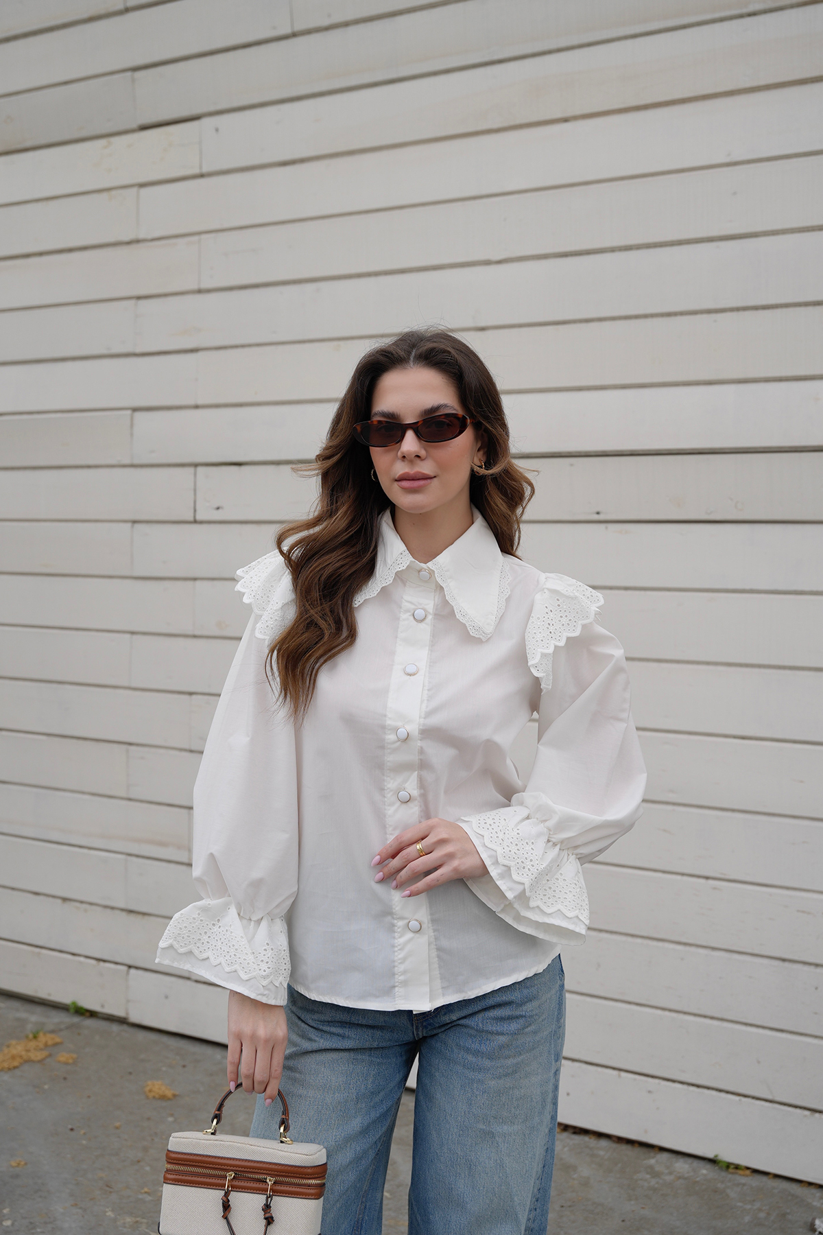 QUREKLİ  Kadın Beyaz Fisto Volanlı Fırfır Detaylı Gömlek - Görsel 4