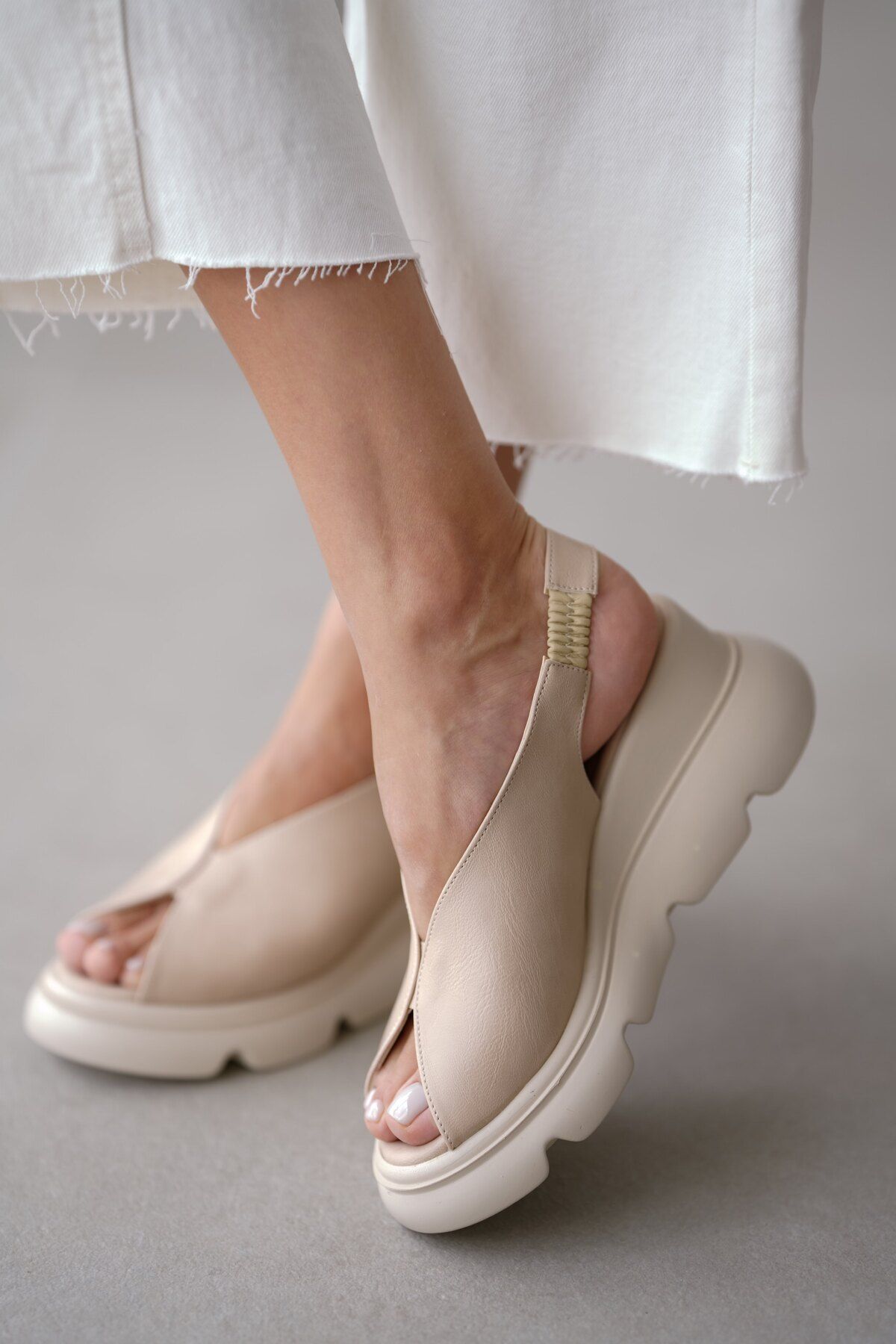 selinshoes-Elvina Thick Heeled Front and Back Open Elastic Sandals - Beige 3