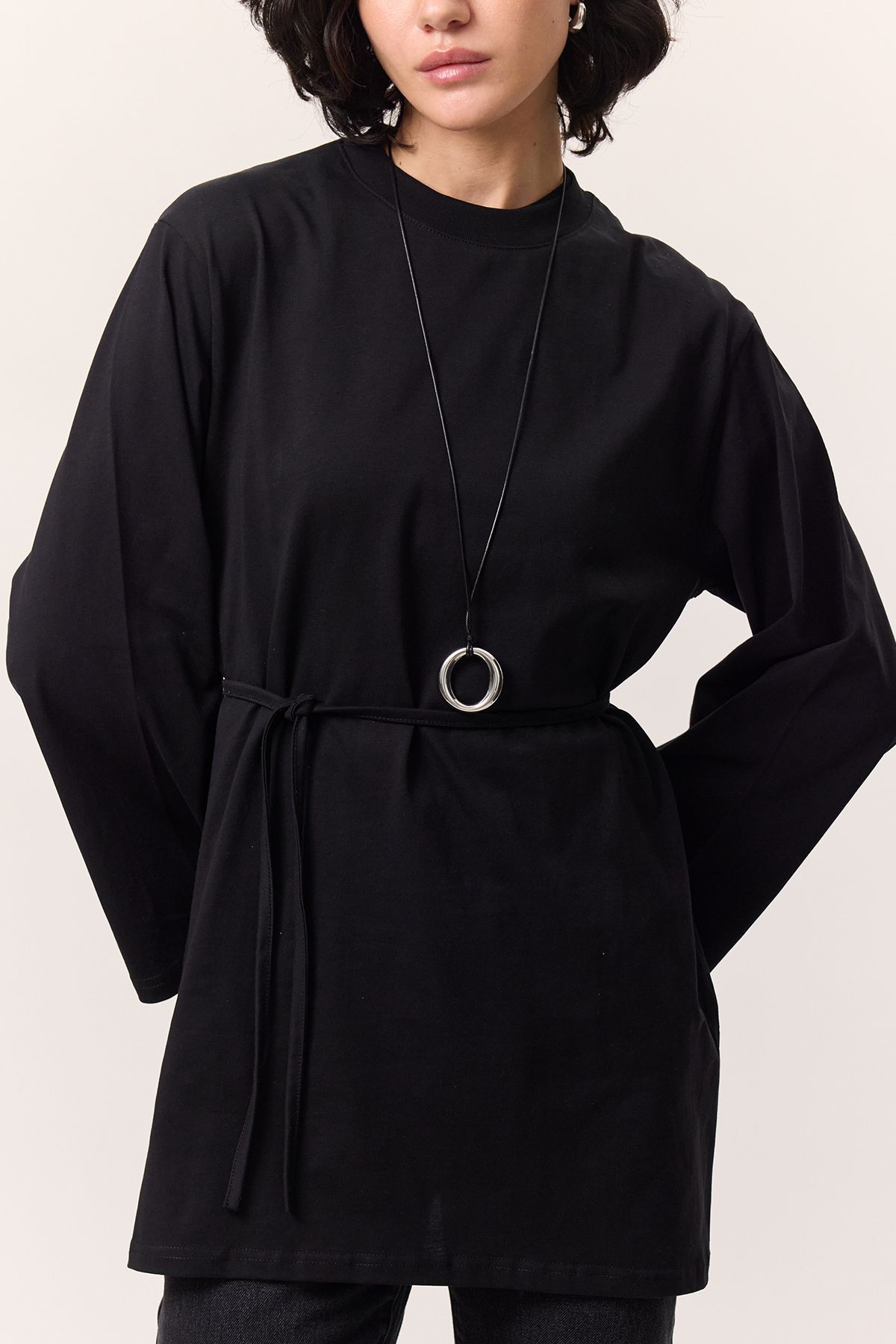 Manuka-Oversize Tshirt - Black, Detailed Binding 6