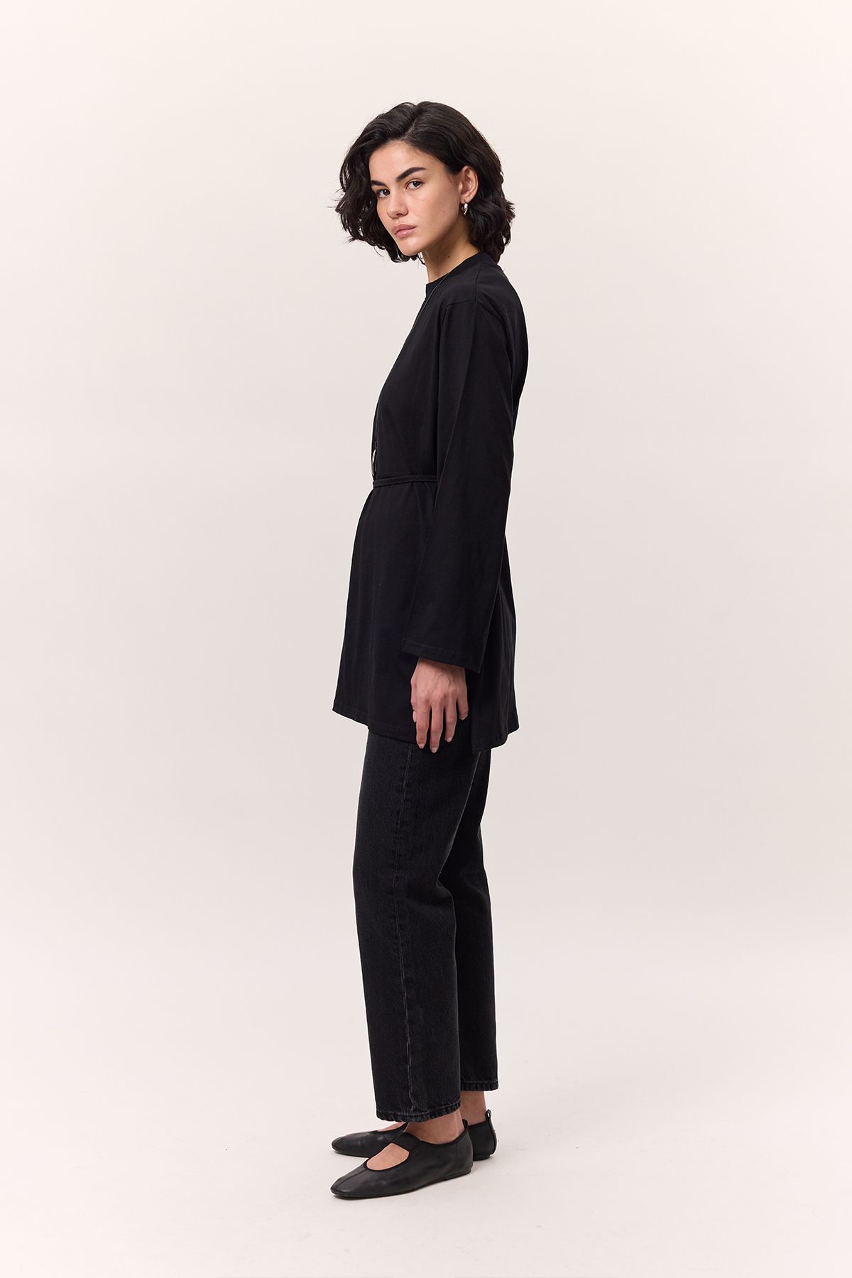 Manuka-Oversize Tshirt - Black, Detailed Binding 5