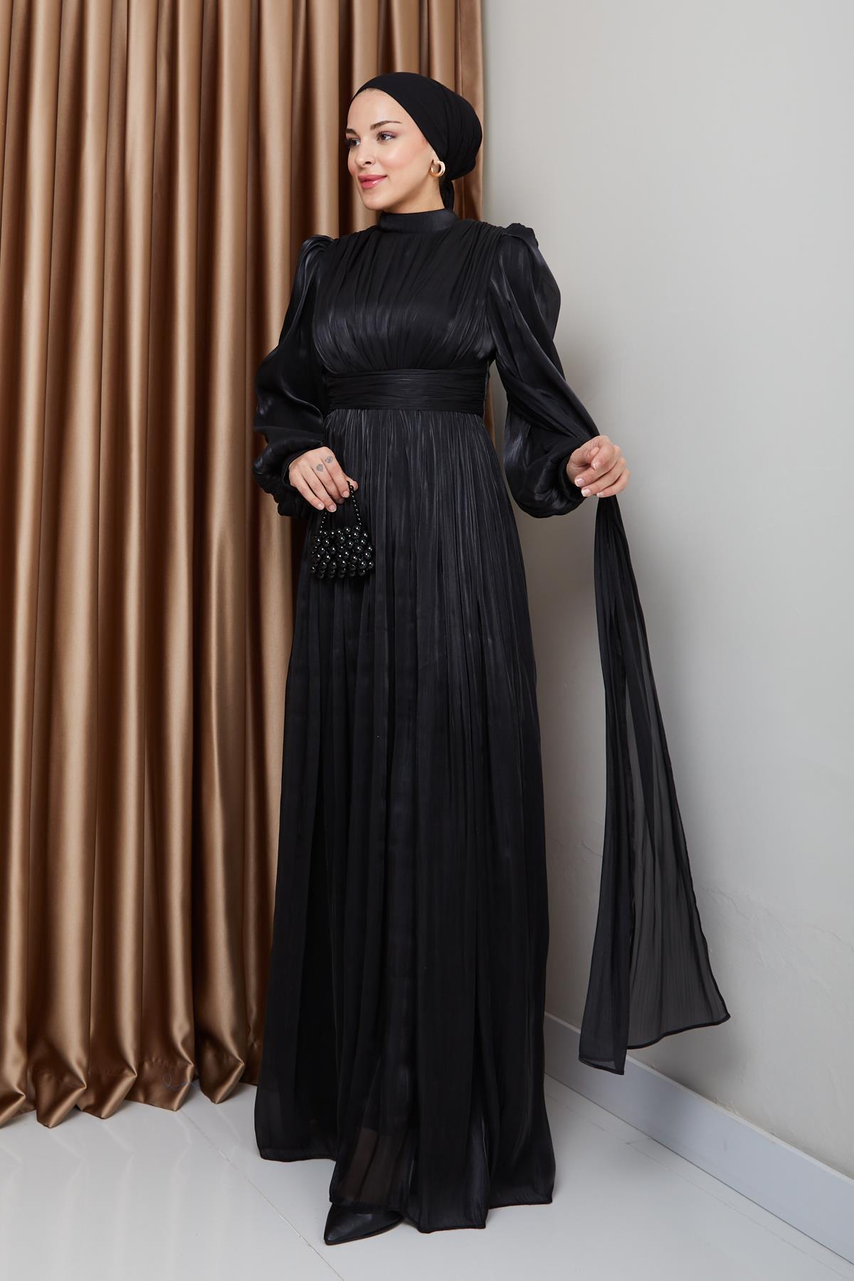 Olcay-Nr. 1237 Yorgo Hijab-Abendkleid aus Seide mit schwarzem Gürtel und Cape-Details 4