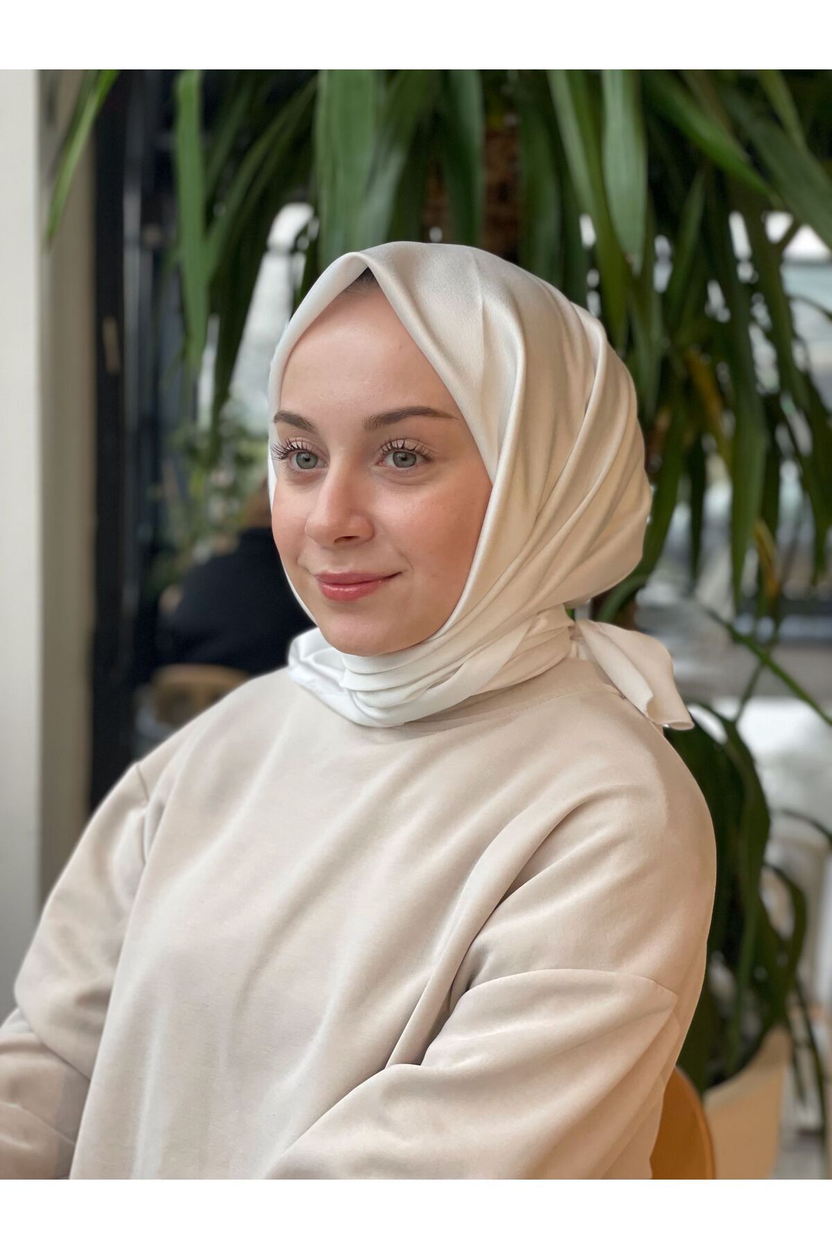 Sima Beyaz-1 Sima V. Eşarp