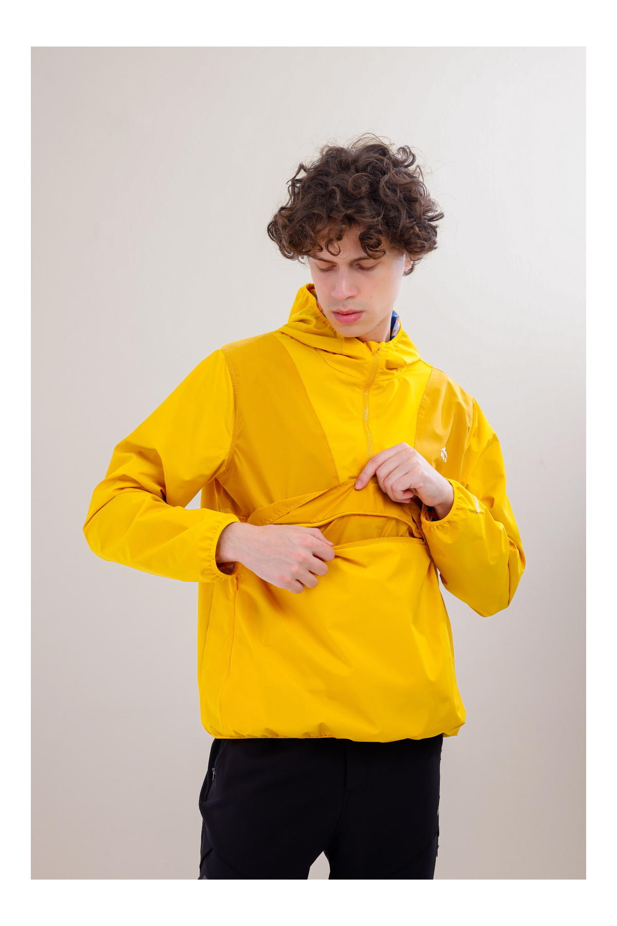 Flow Flex Ultra Hafif Su Geçirmez Hoodie , Çantaya Dönüşen Tasarım — زرد FLOWFLEX — تصویر 7 از 9