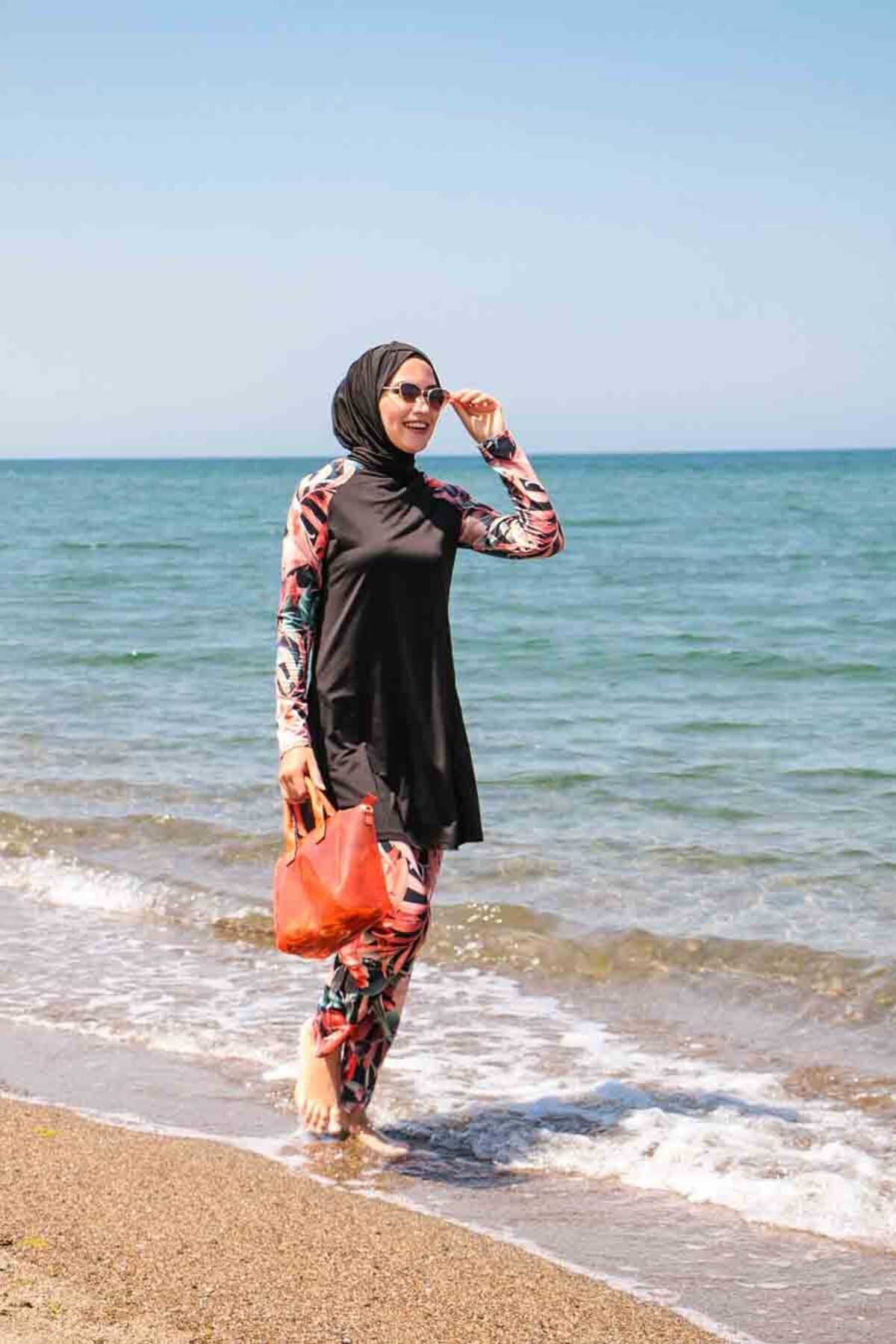 Neva Style-Black Fully Covered Hijab Swimsuit with Tie-Up 1945S 3