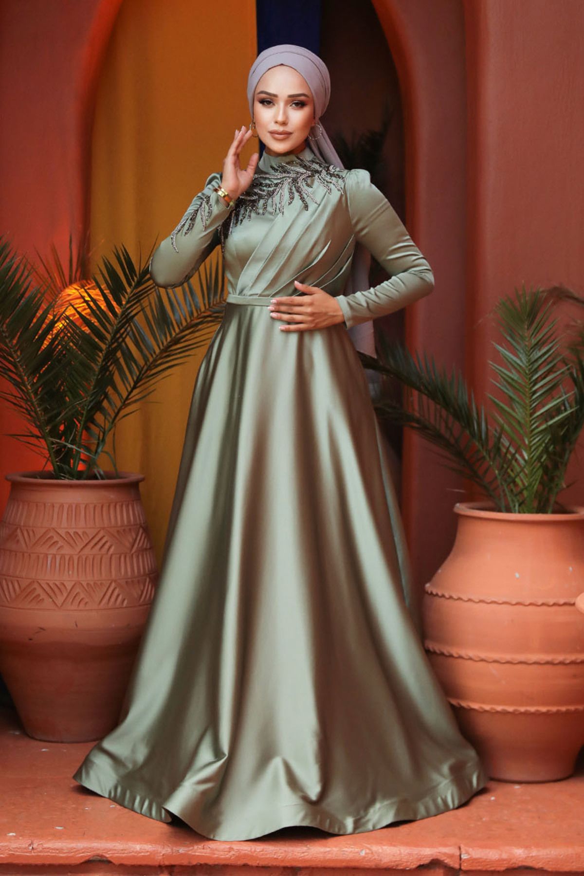 Neva Style-Rochie de seara hijab din satin verde brodata cu margele 22401cy 1