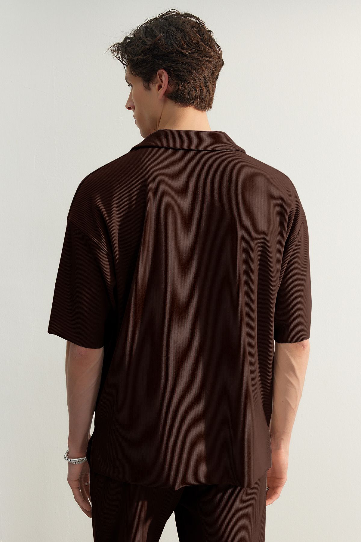 Trendyol Collection-OTToman T-Shirt mit Polokragen – weite Passform, Struktur und keine Falten, braun, limitierte Auflage TMNSS23po00020 2
