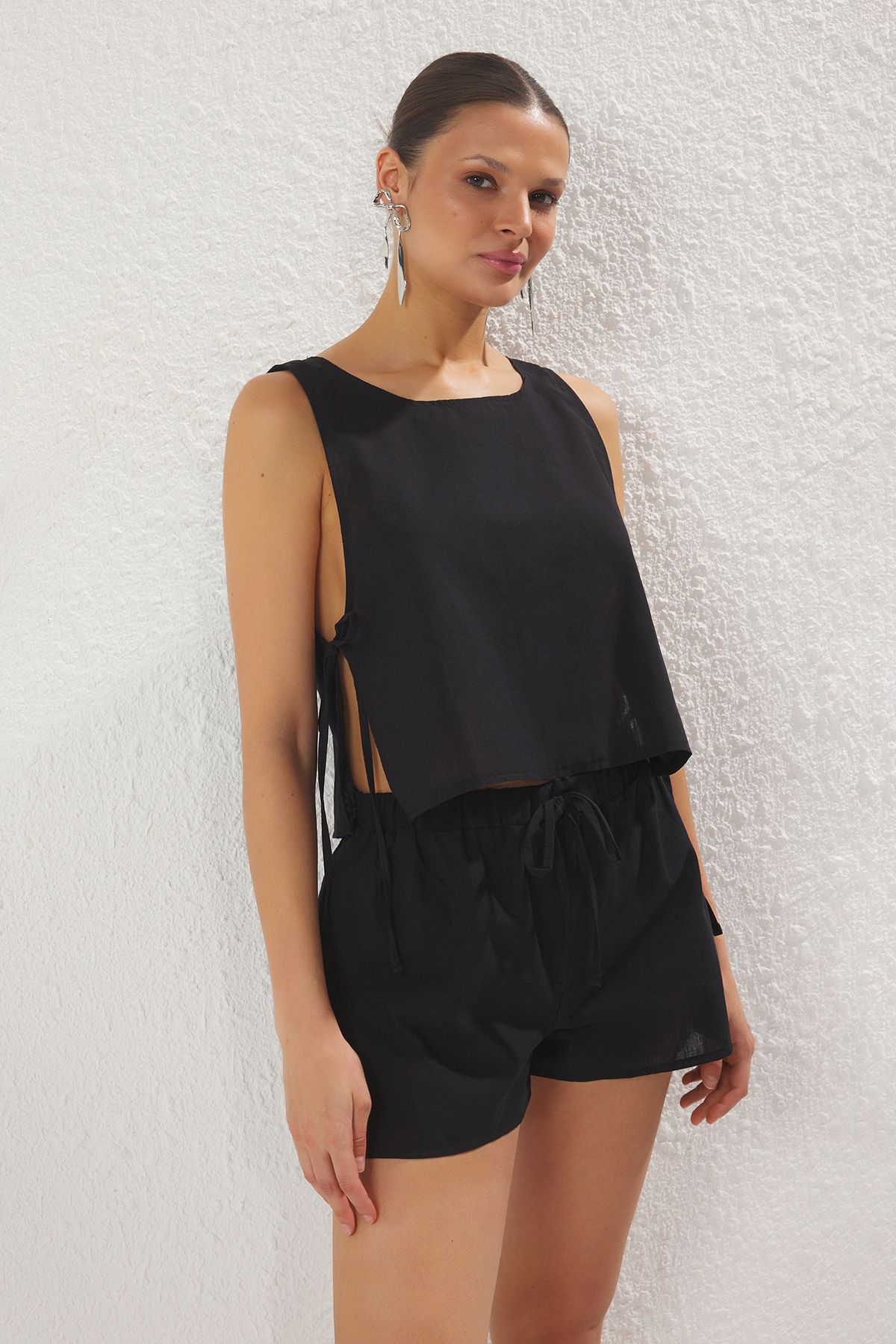 Trendyol Collection Czarny Lniany Komplet Plażowy - Bluzka I Spodenki Kobieta - 40