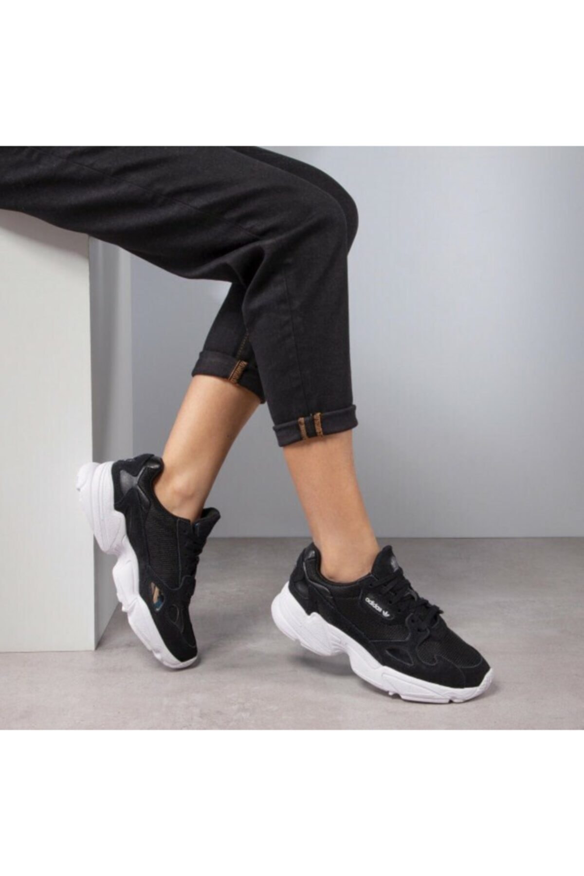 b28129 adidas falcon