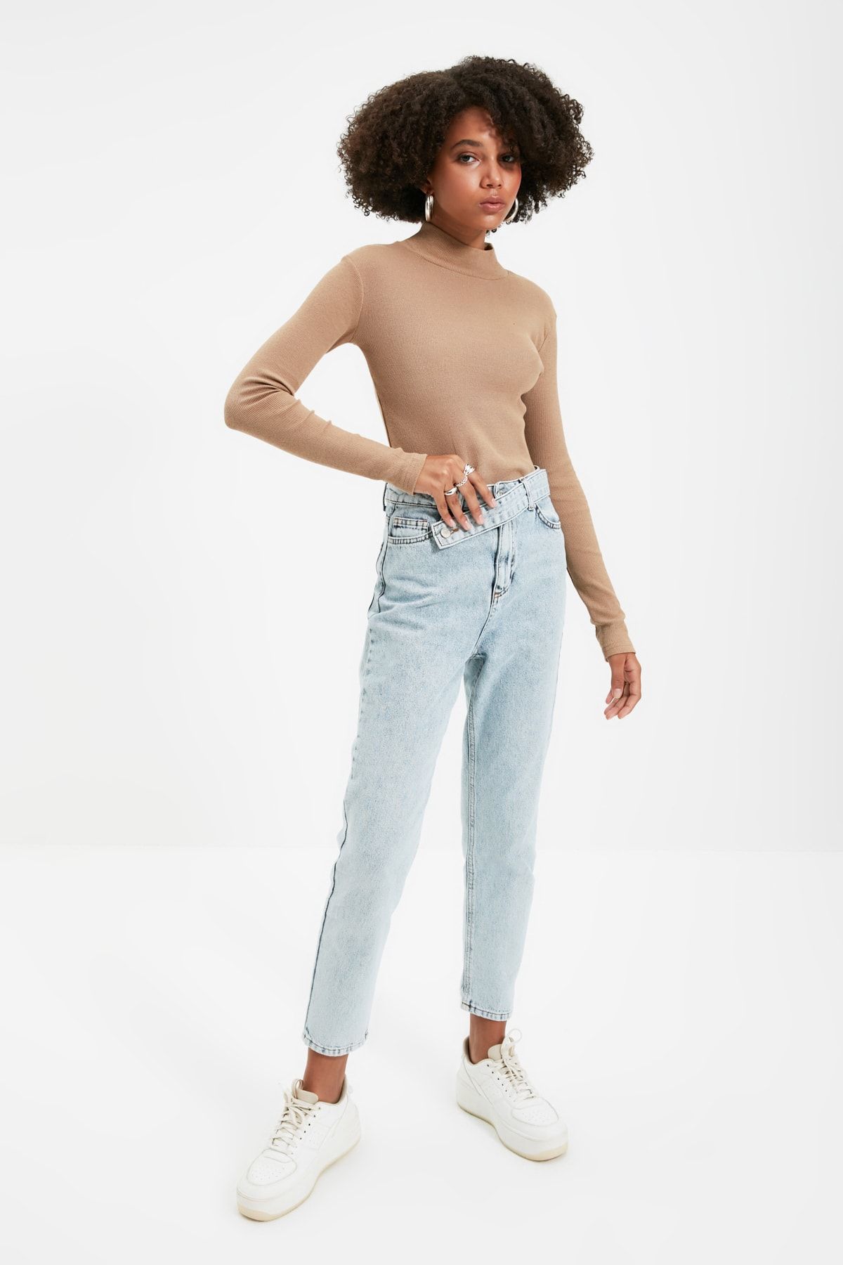 complete the look image