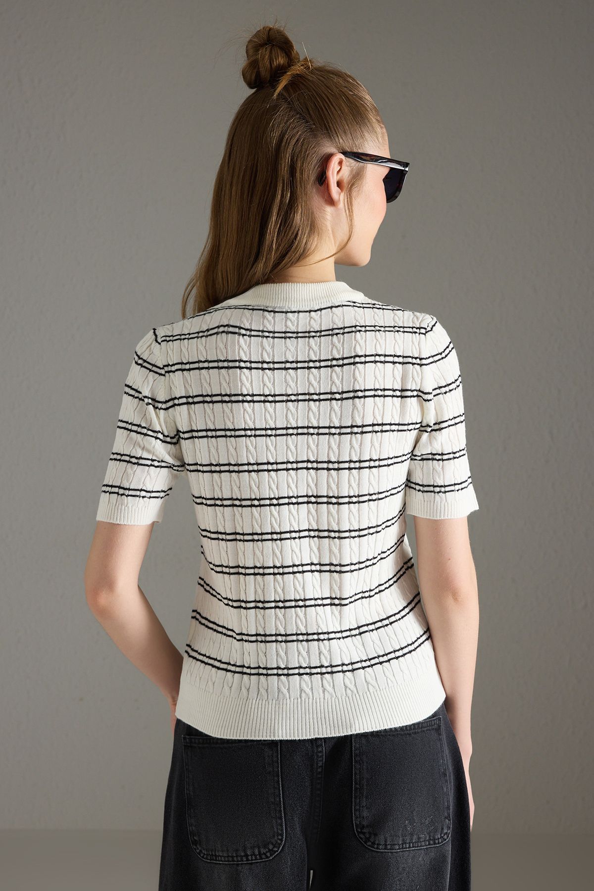 Trendyol Collection-Bluză ecru cu mânecă scurtă în dungi TWOSS25BZ00534 3