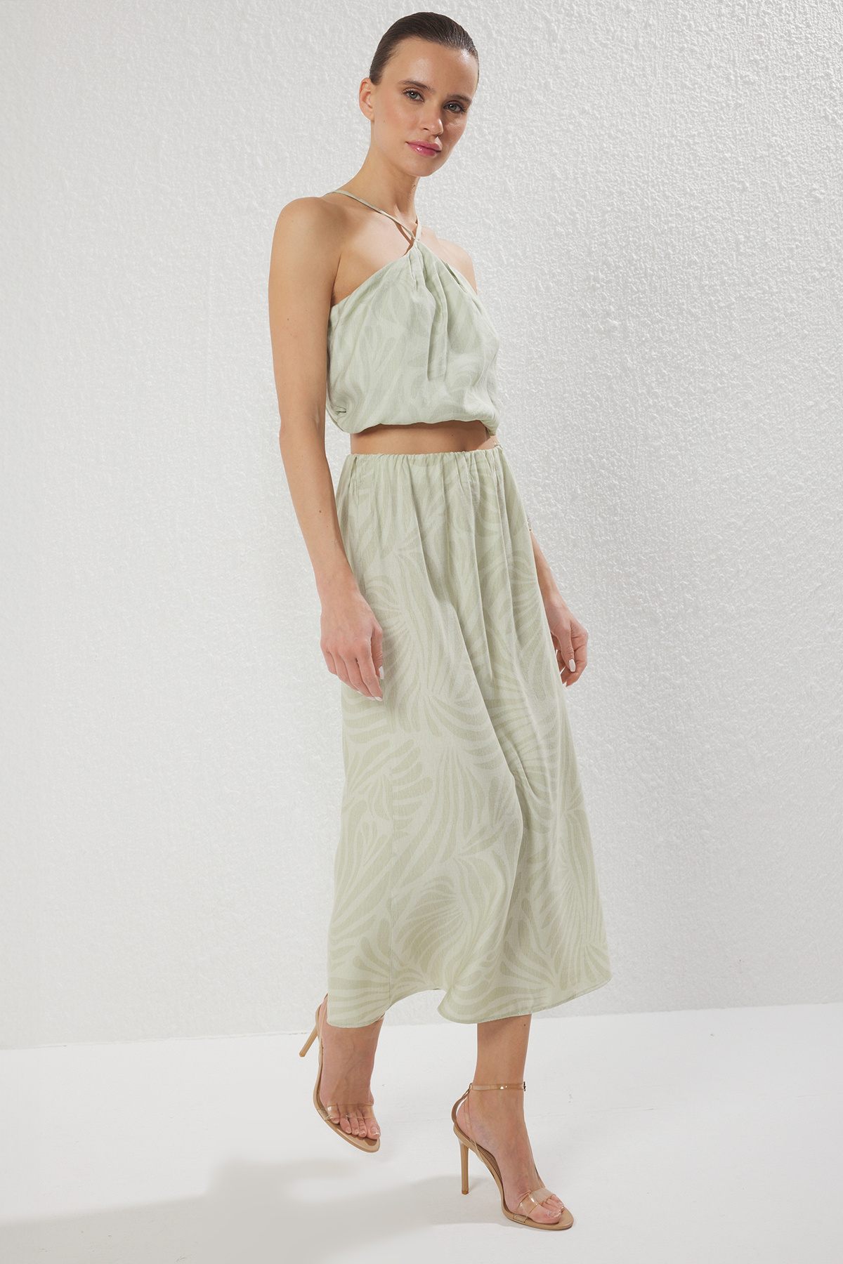 Trendyolmilla  Yeşil Desenli Bluz Midi Etek Viskon Dokuma Alt-Üst Takım TWOSS25AU00106 - Görsel 3