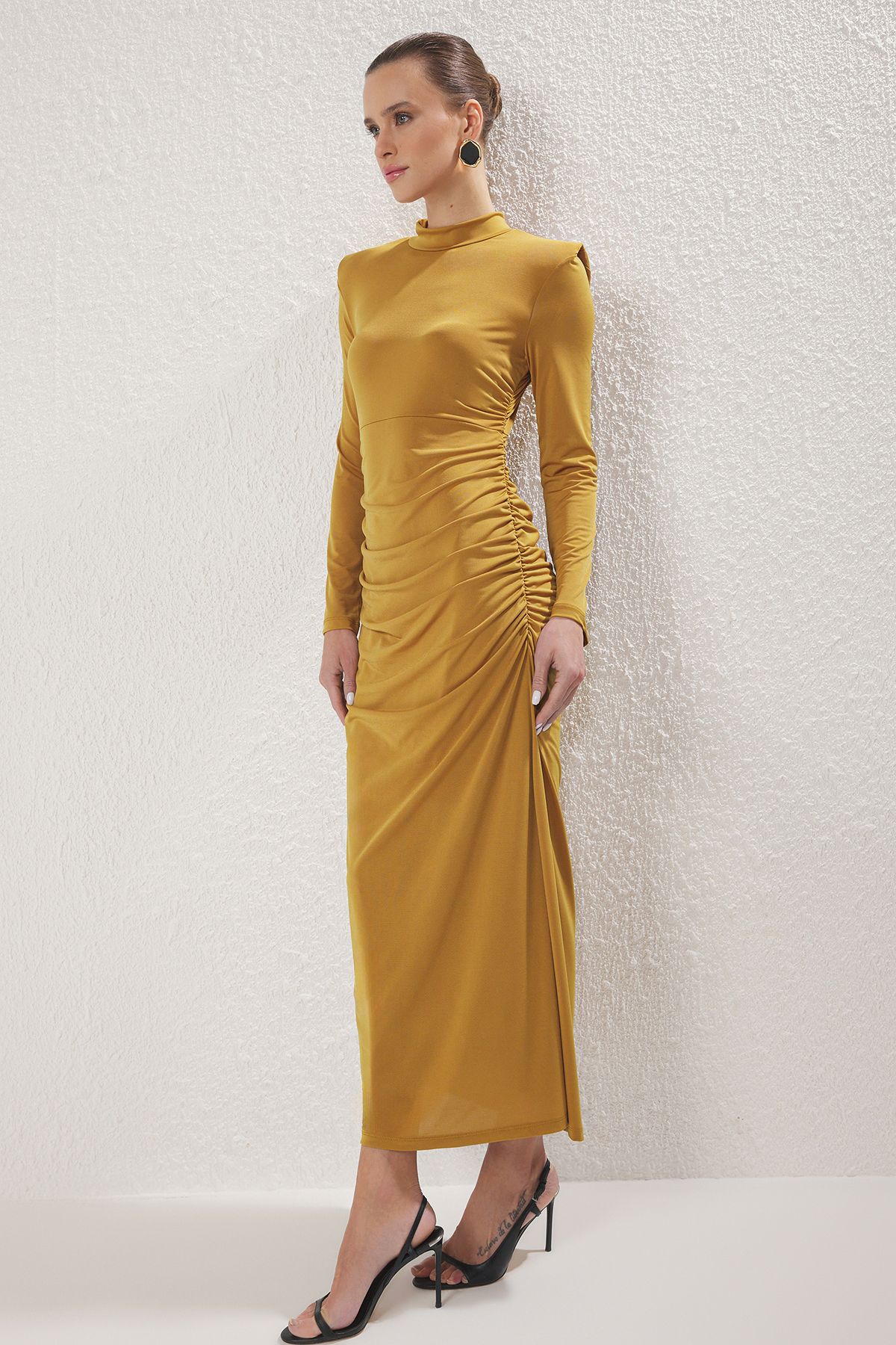 Trendyol Modest-Flexibles Strickkleid mit Kamelschulterdetail TCTSS25DB00015 2