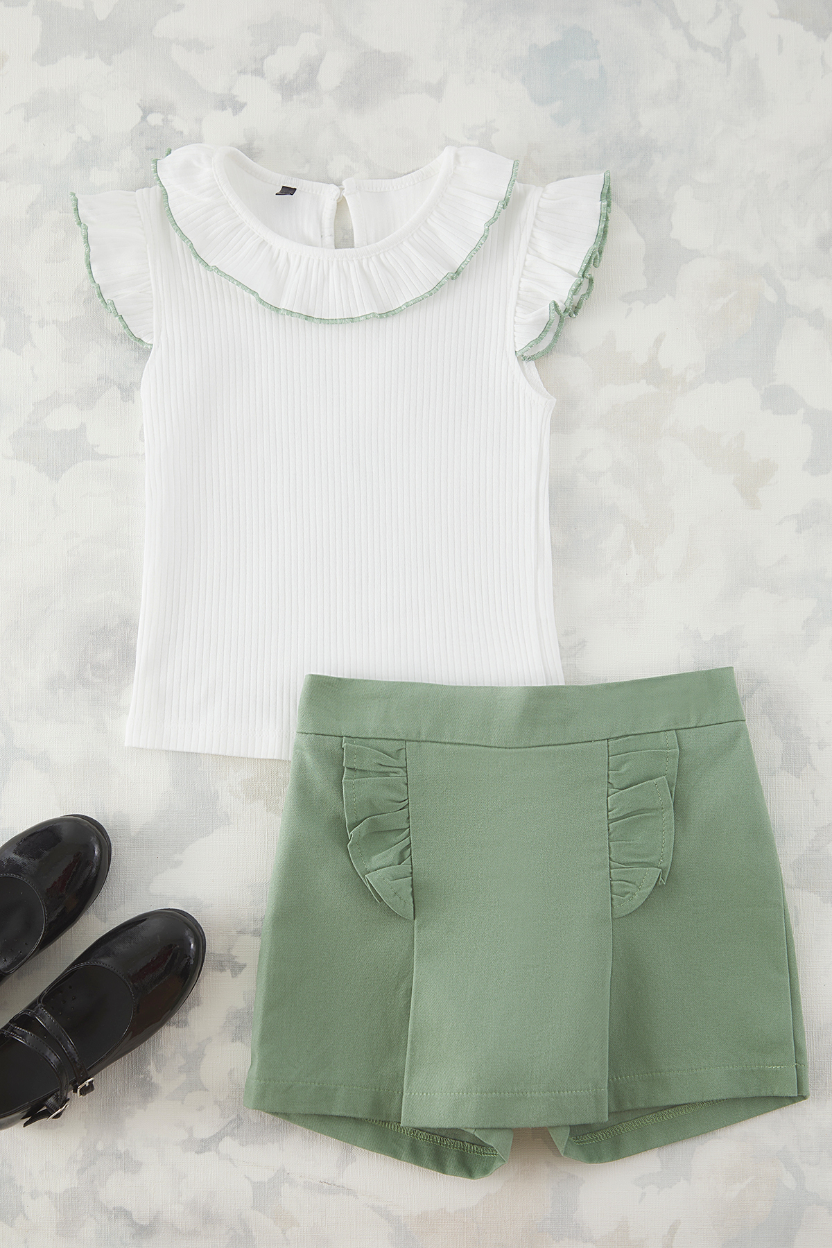 Trendyolmilla  Yeşil Pamuklu Basic Fırfır Detaylı Şort Etekli Düz Kız Çocuk Örme Alt-Üst Takım TKDSS25AU00061