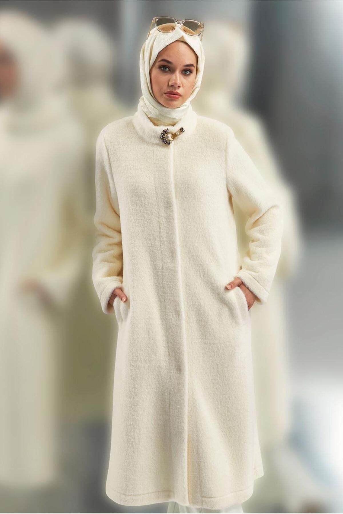 سنجاق سینه DETAILED WEAR AND GO 45160 Alvina