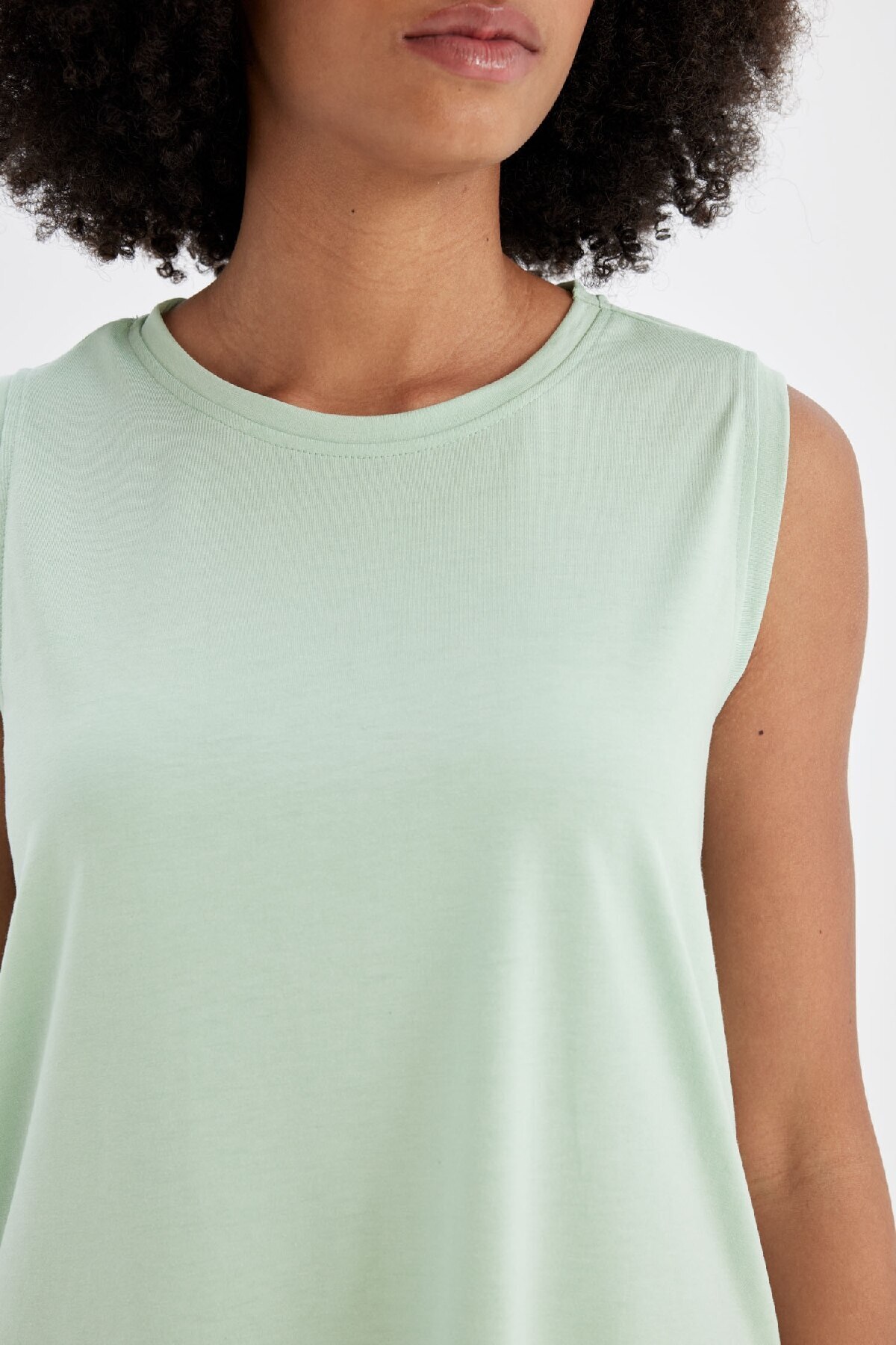 DeFacto-Fit Long Fit Crew Neck Sports Modal Undershirt D2979Ax24Hs 5