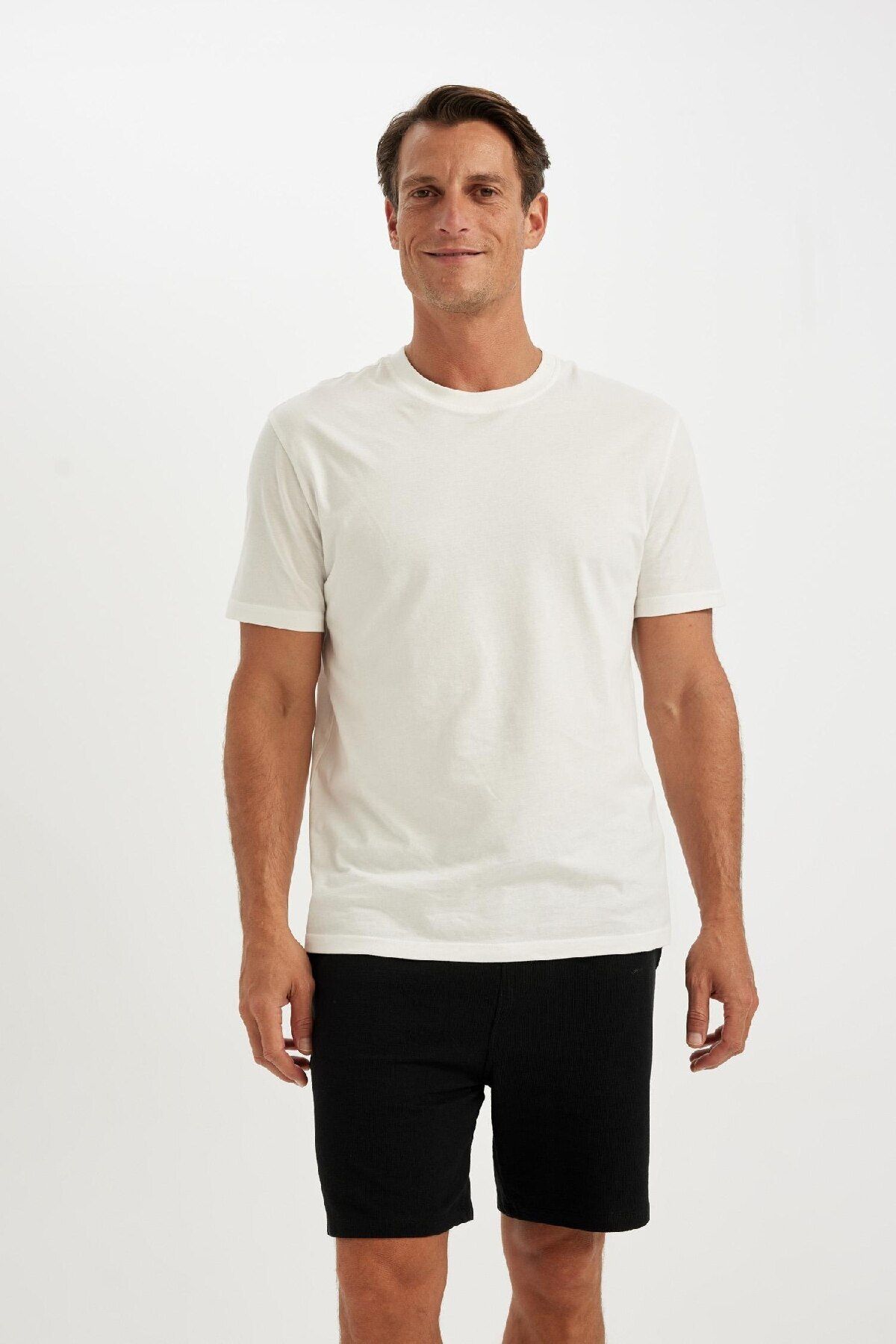 DeFacto-Jacquard Basic Straight Shorts with Regular Fit Pockets D5107Ax24Sm 3