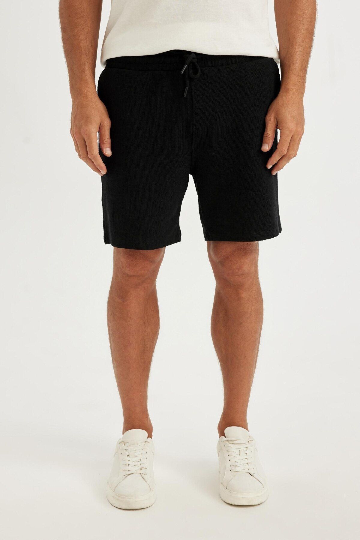 DeFacto-Jacquard Basic Straight Shorts with Regular Fit Pockets D5107Ax24Sm 4
