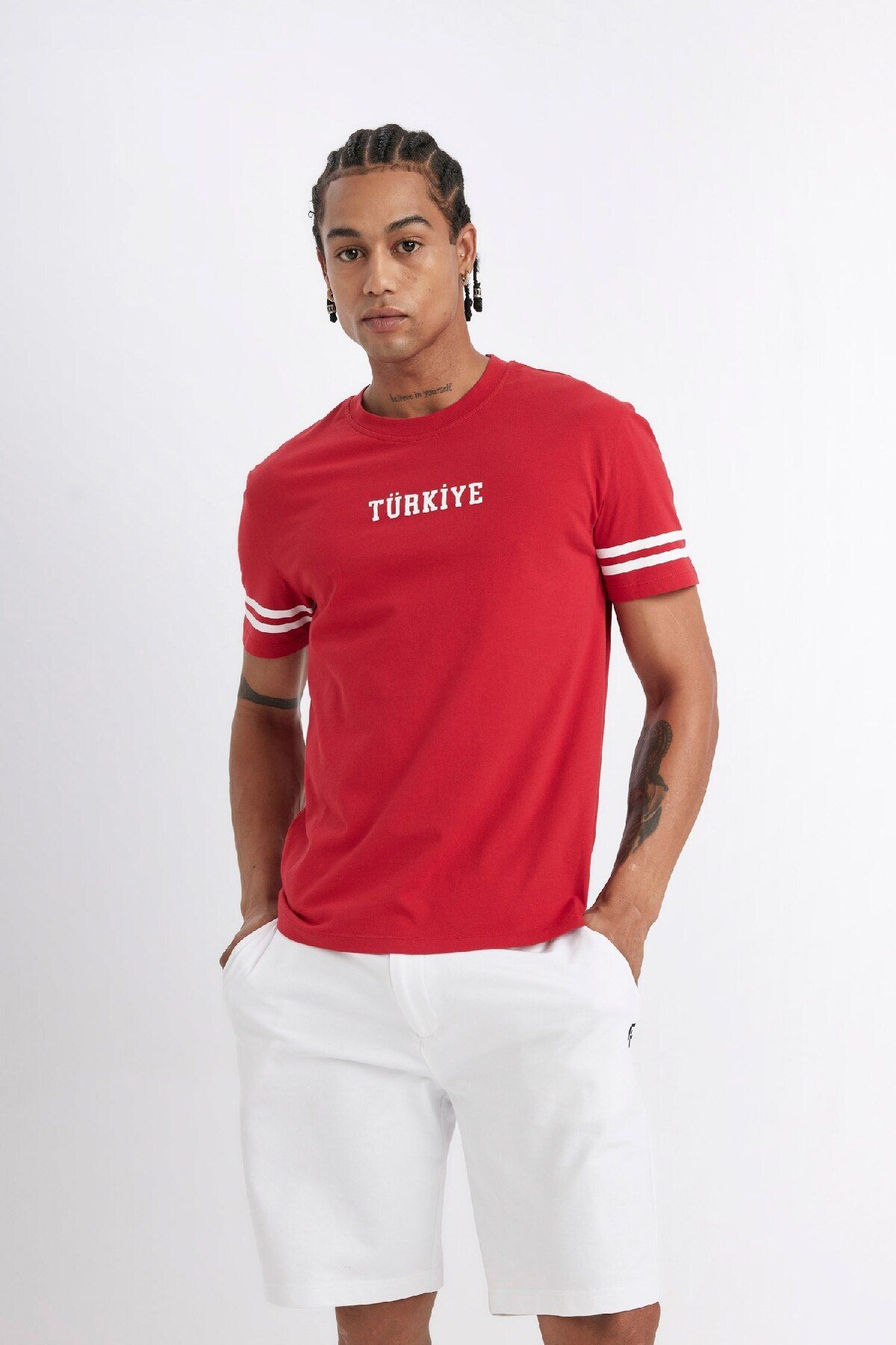 DeFacto-DeFactoFit - T-shirt sportowy z nadrukiem w Turcji, z dominującym kołnierzem, krótkim rękawem D5263AX24SM 1
