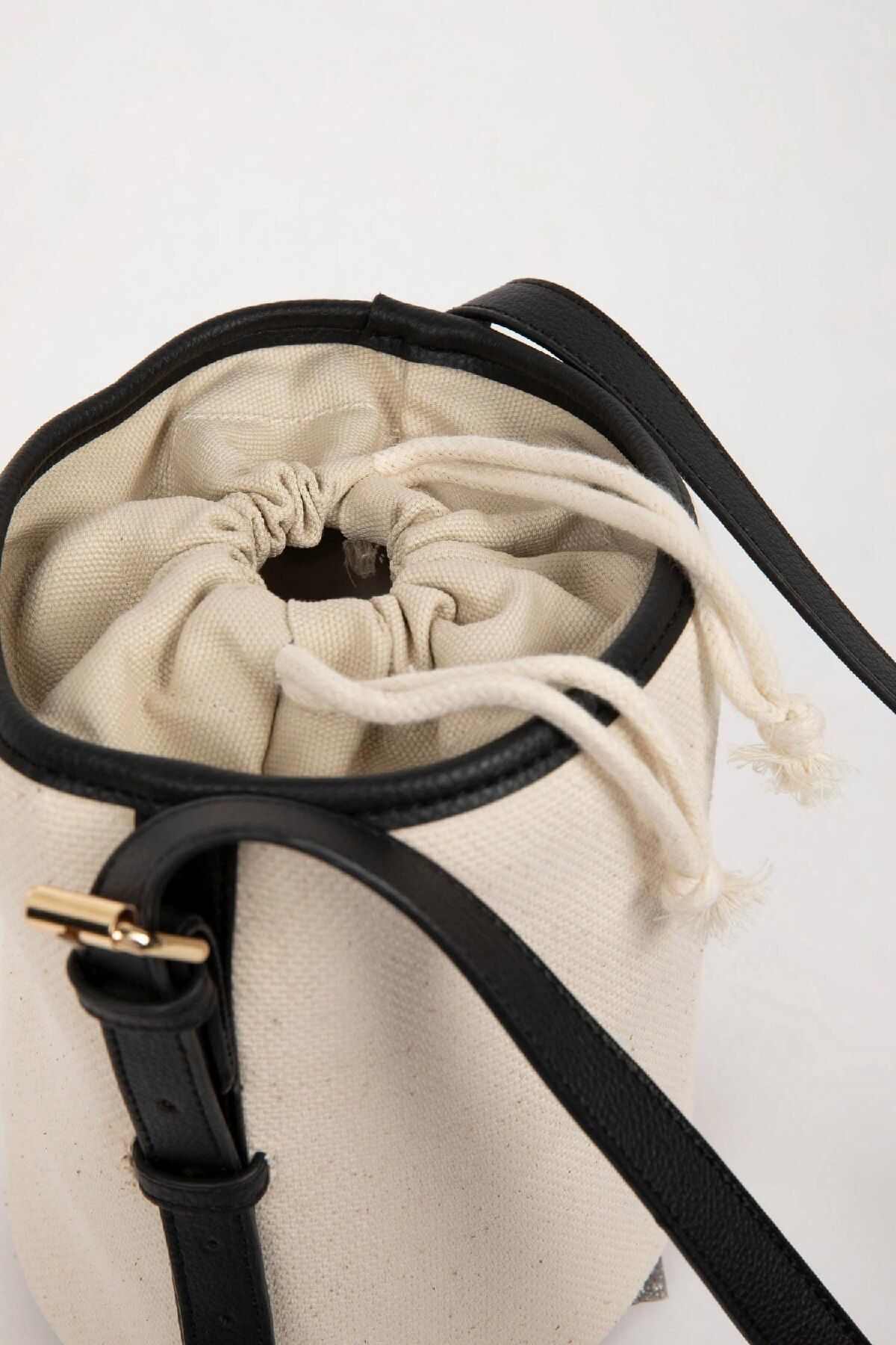 DeFacto-Umhängetasche aus Canvas für Damen - D5954AXNS 4