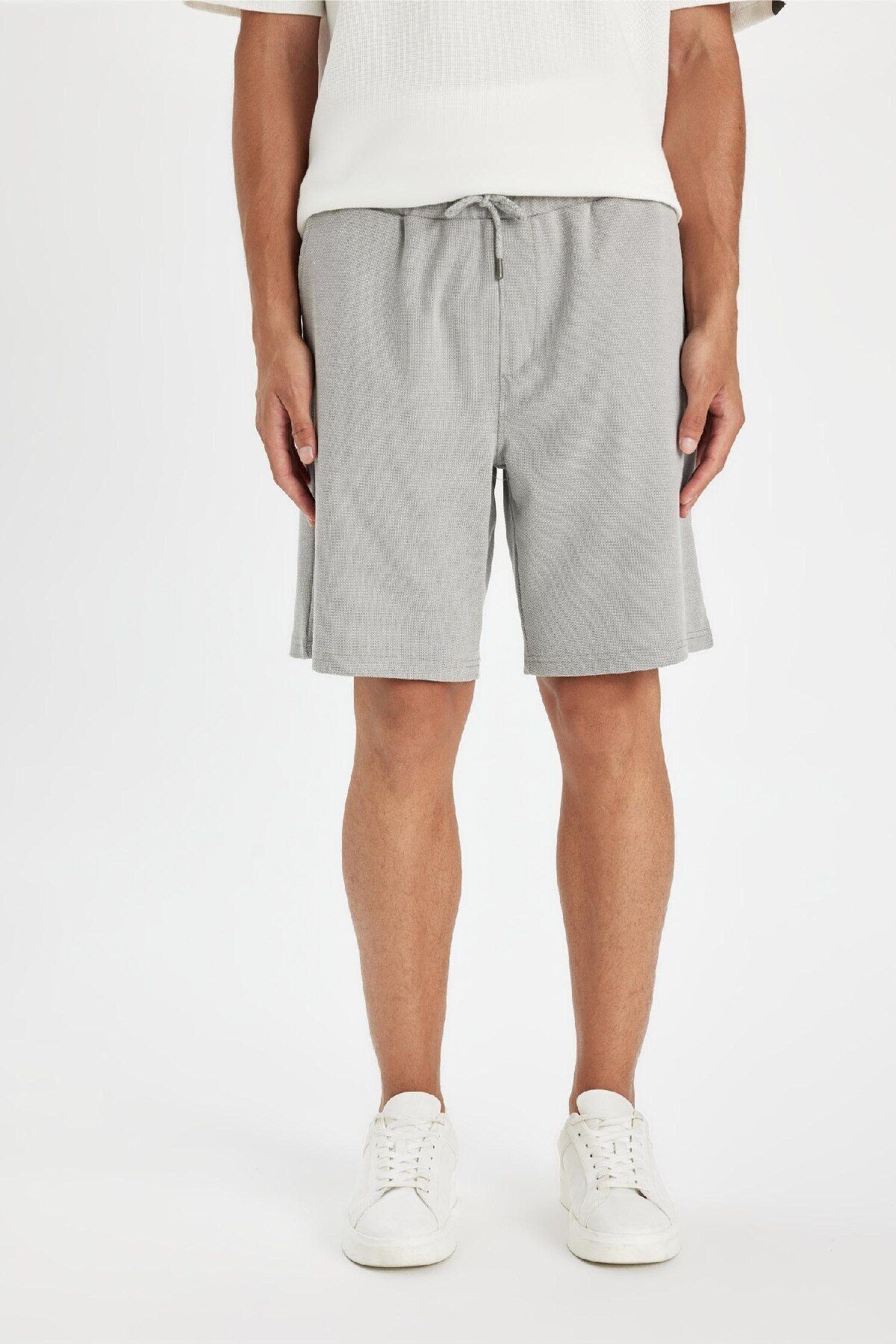 DeFacto-Basic Straight Shorts with Regular Fit Pockets D7925Ax24Sm 4