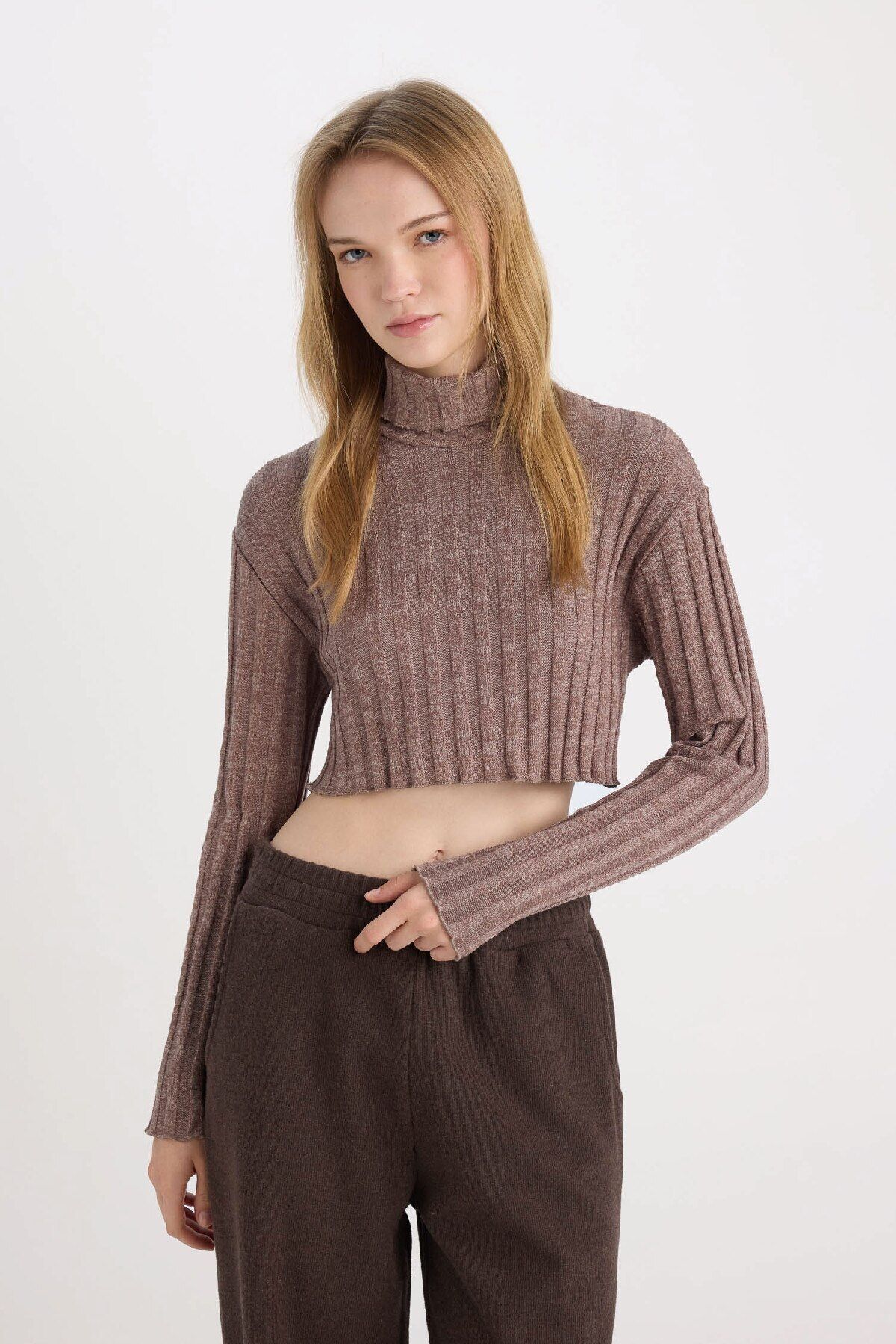 DeFacto-Cool Turtleneck Crop Top Basic Απλό Μακρυμάνικο Μπλουζάκι Καμιζόλα E1673ax24wn 3