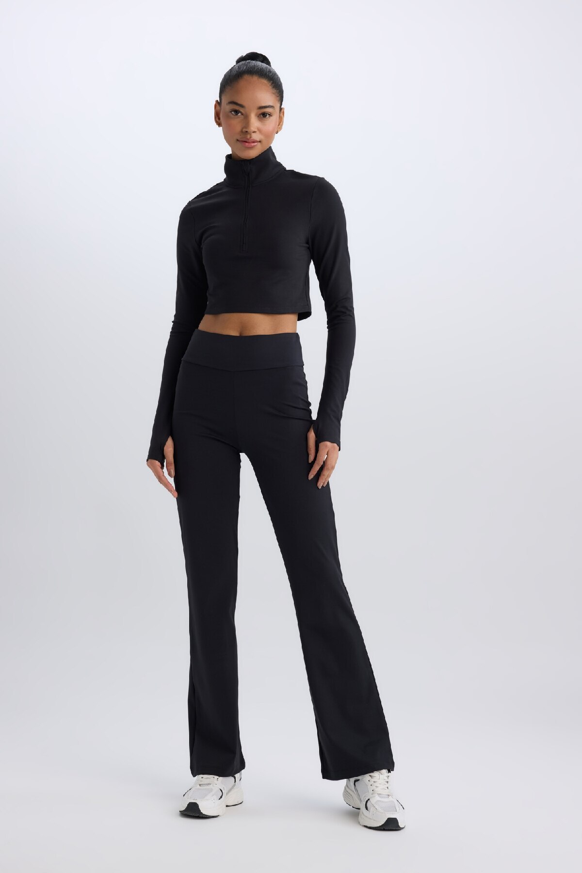 DeFacto Slim Fit Dar Kesim Fermuarlı Dik Yaka Sporcu Uzun Kollu Tişört W0343AZ25AU görsel 2